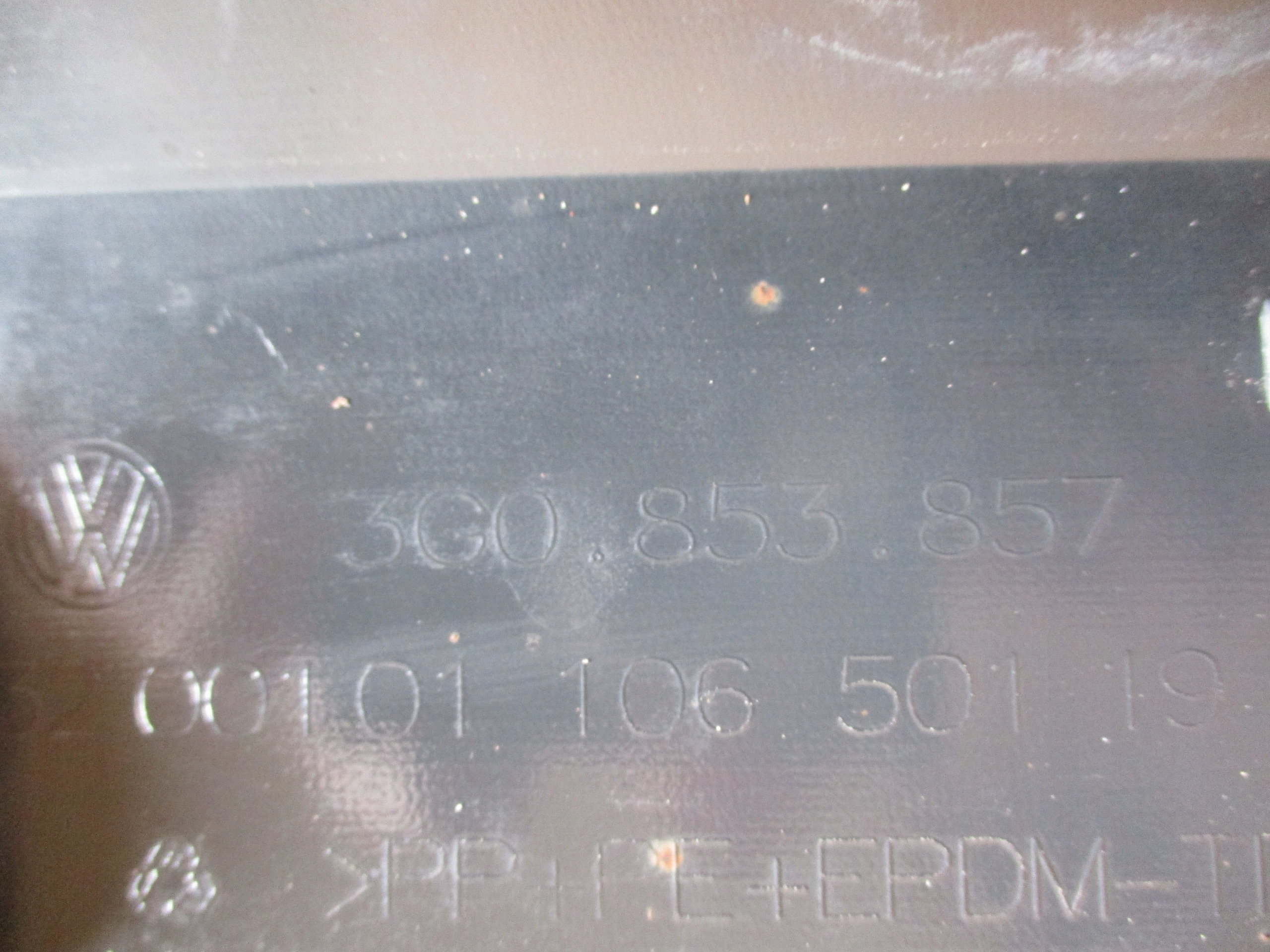 moulding cap threshold left VW PASSAT B8