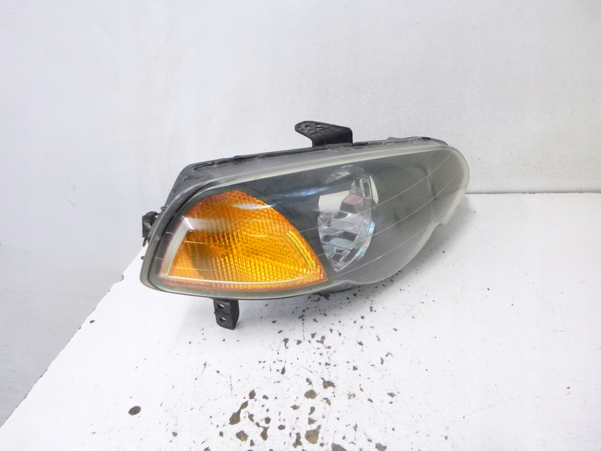 light front right Honda HRV 2000r. Stanley R7651R