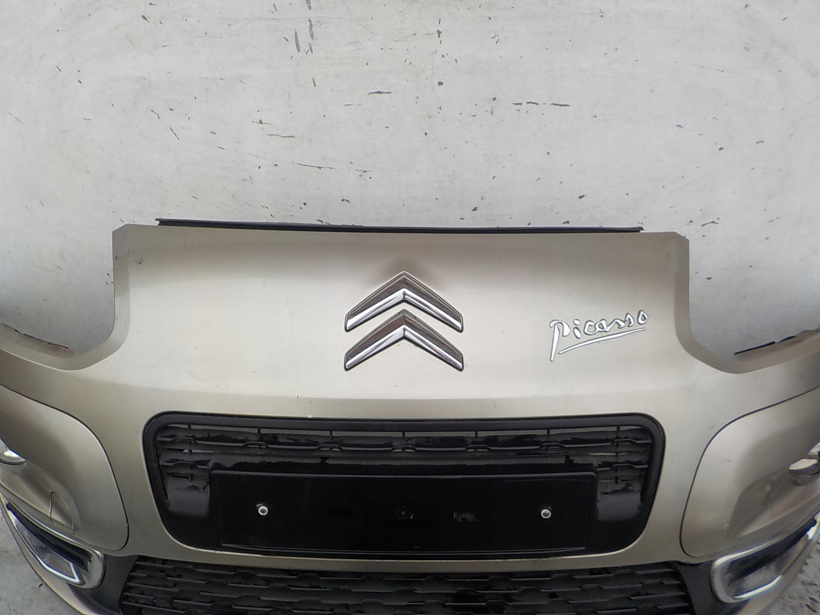 109 CITROEN C3 PICASSO nárazník predok predný