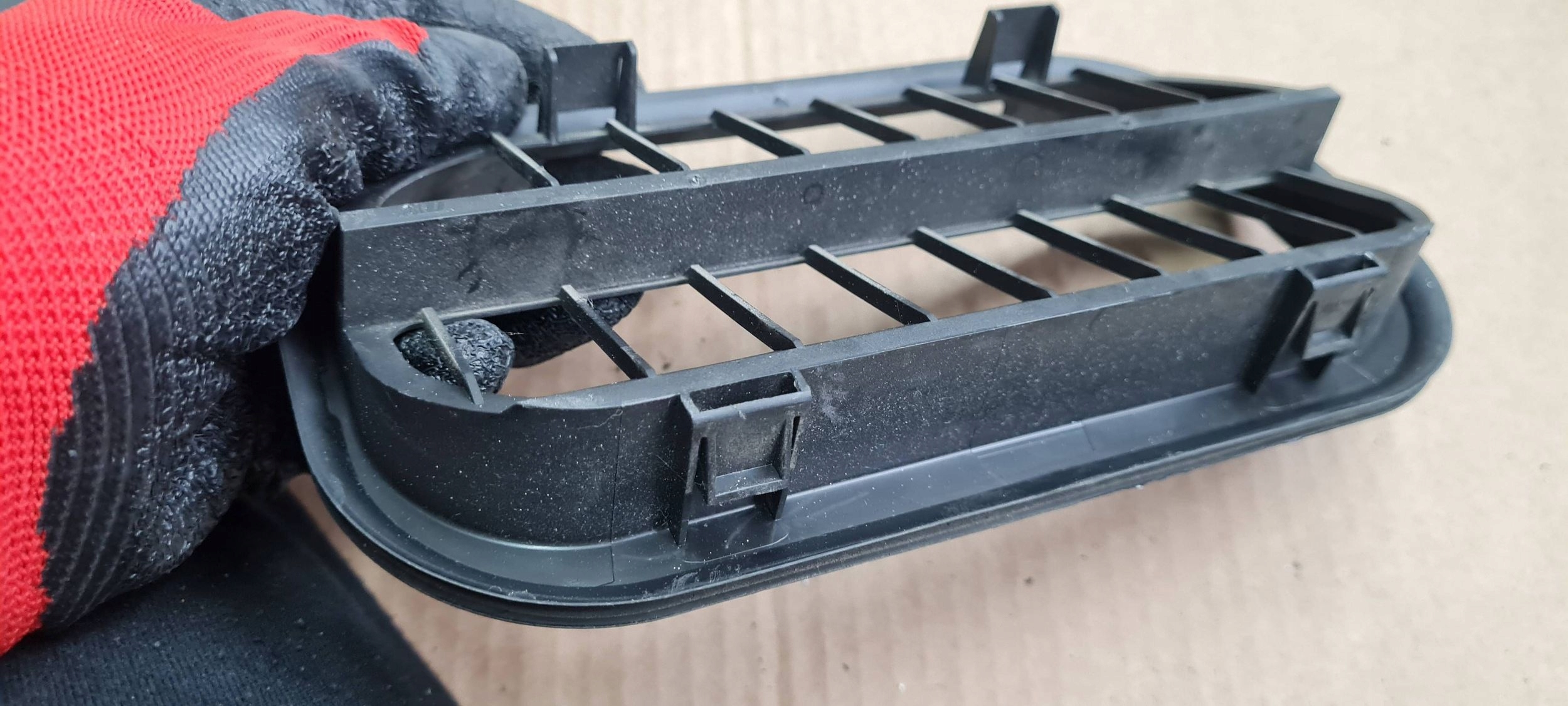 A4 B9 8W grid WENTYLACYJNA boot rear part 6R0819465A A5 8W