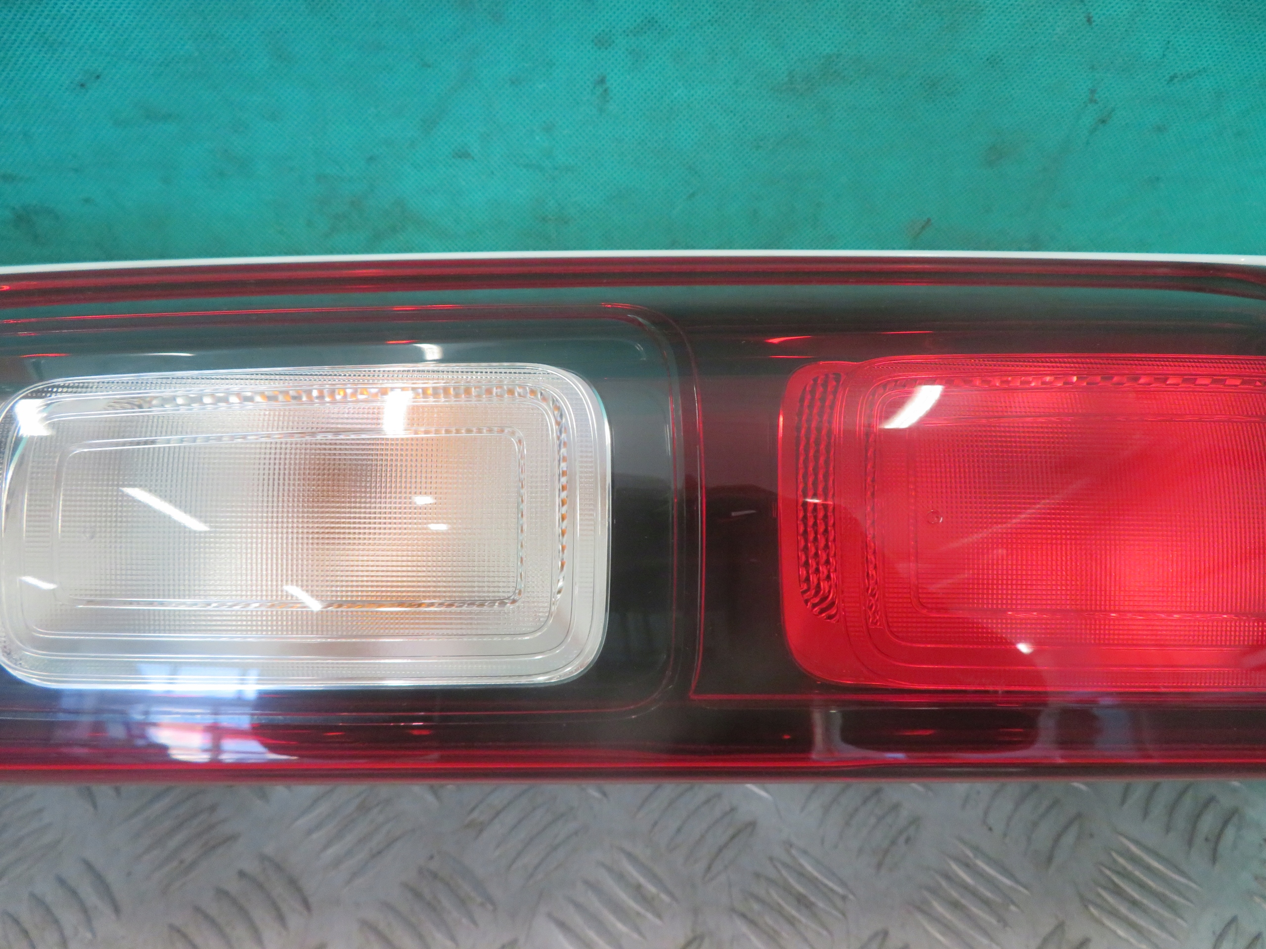 light right rear part RENAULT TRAFIC 23R 93450967