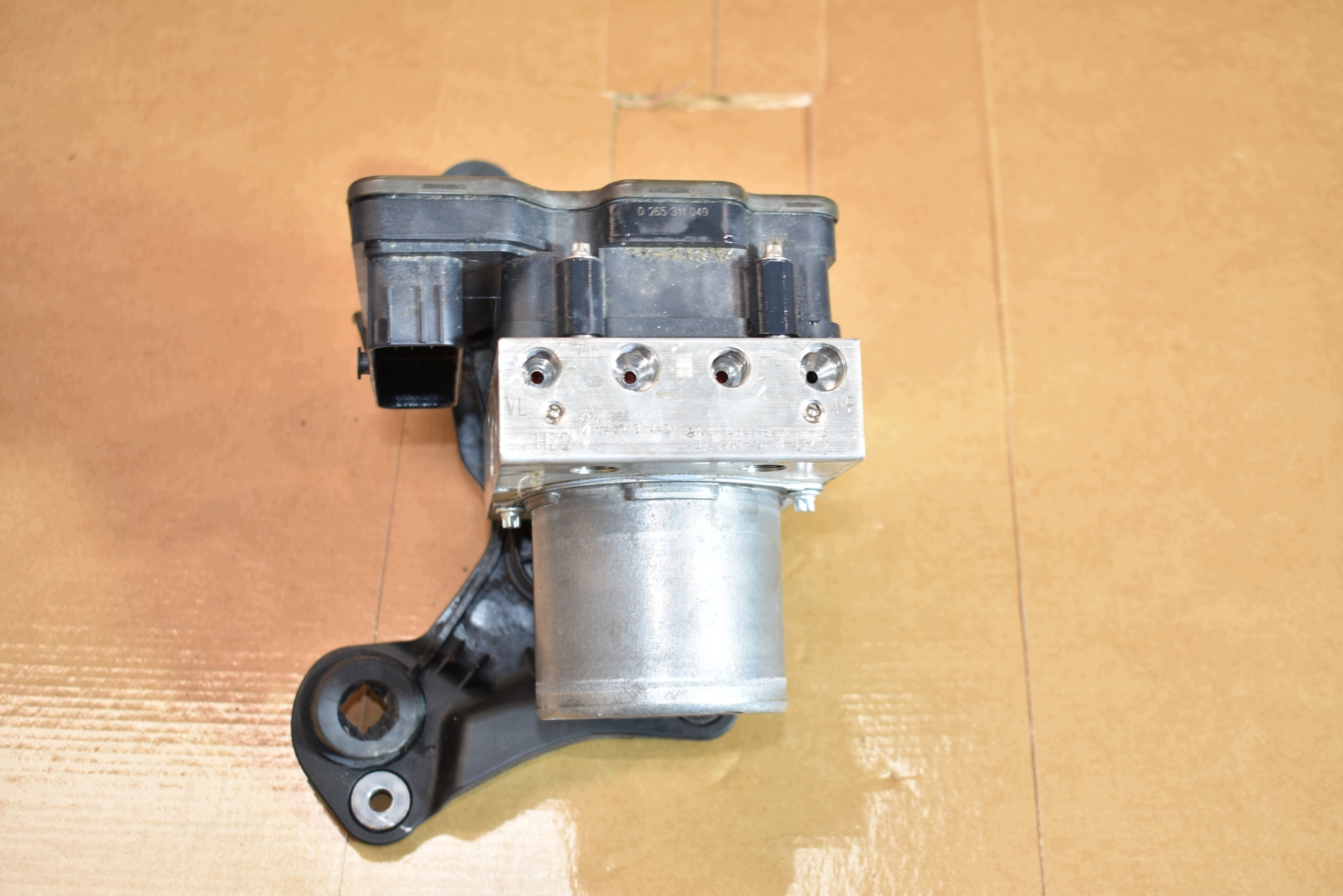perfect condition module control unit pump ABS MERCEDES W214 A2149004217 1