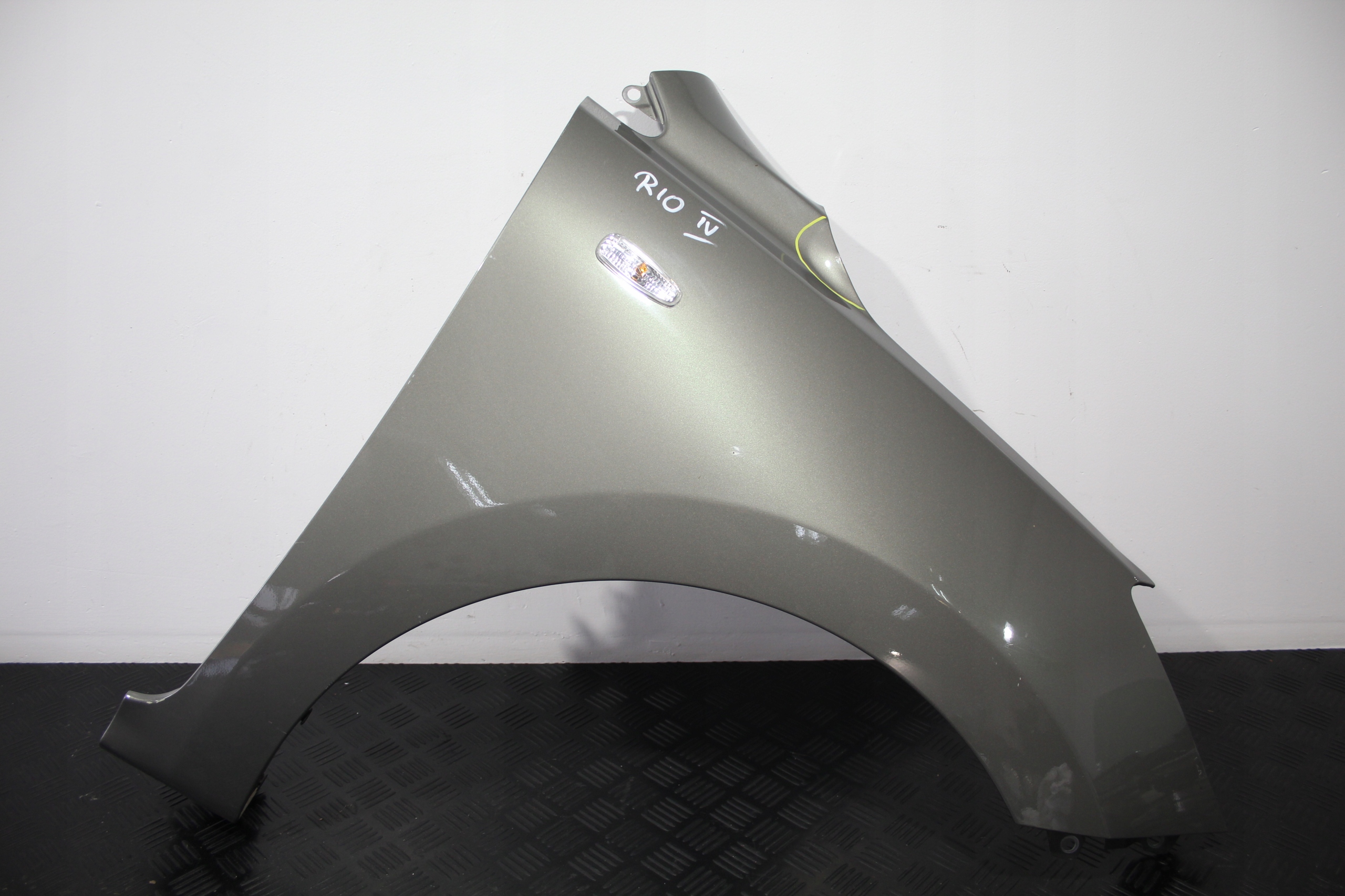 fender right front front KIA RIO IV 4 LIFT