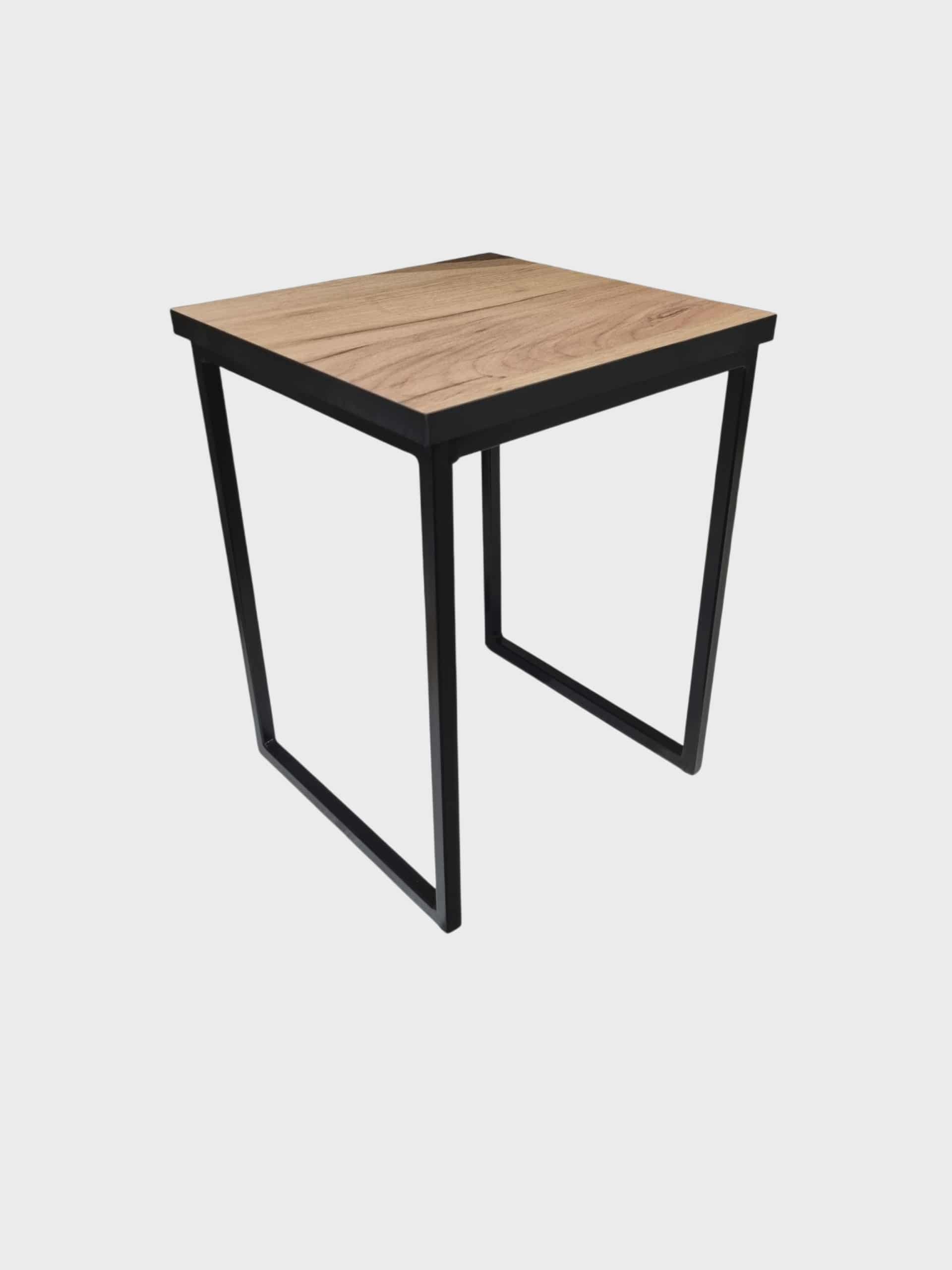 Kovový loftový stolek – dubová deska, černý rám Macher