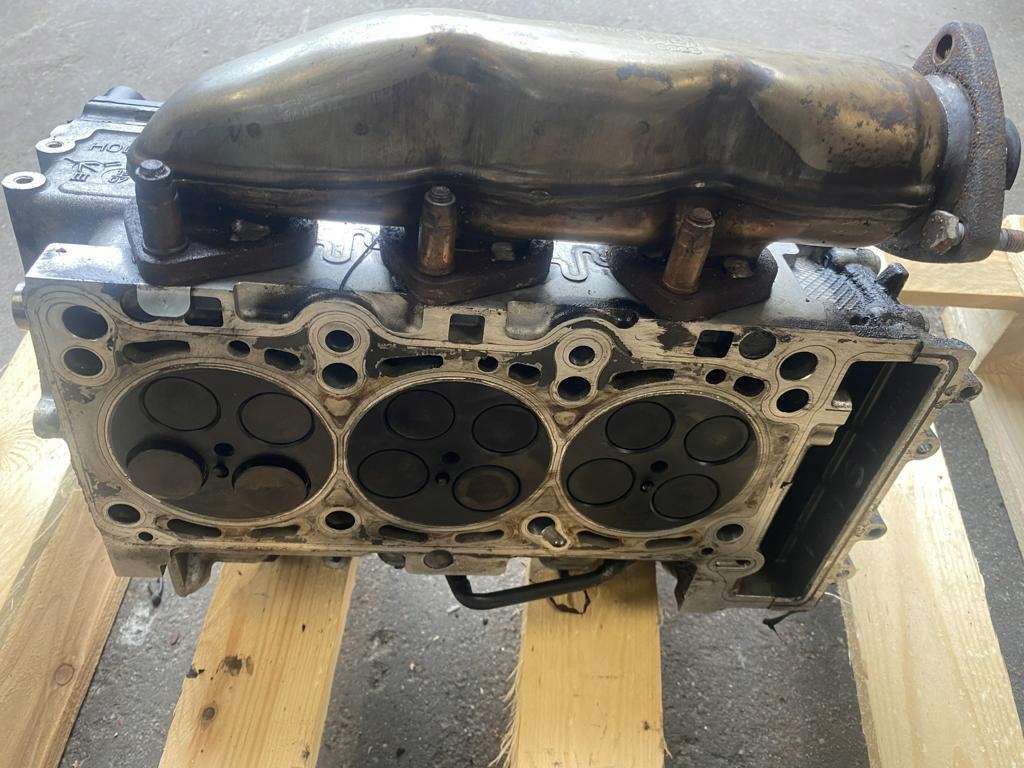head. right of the engine complete AUDI A5 3.0 TDI 1059354BA