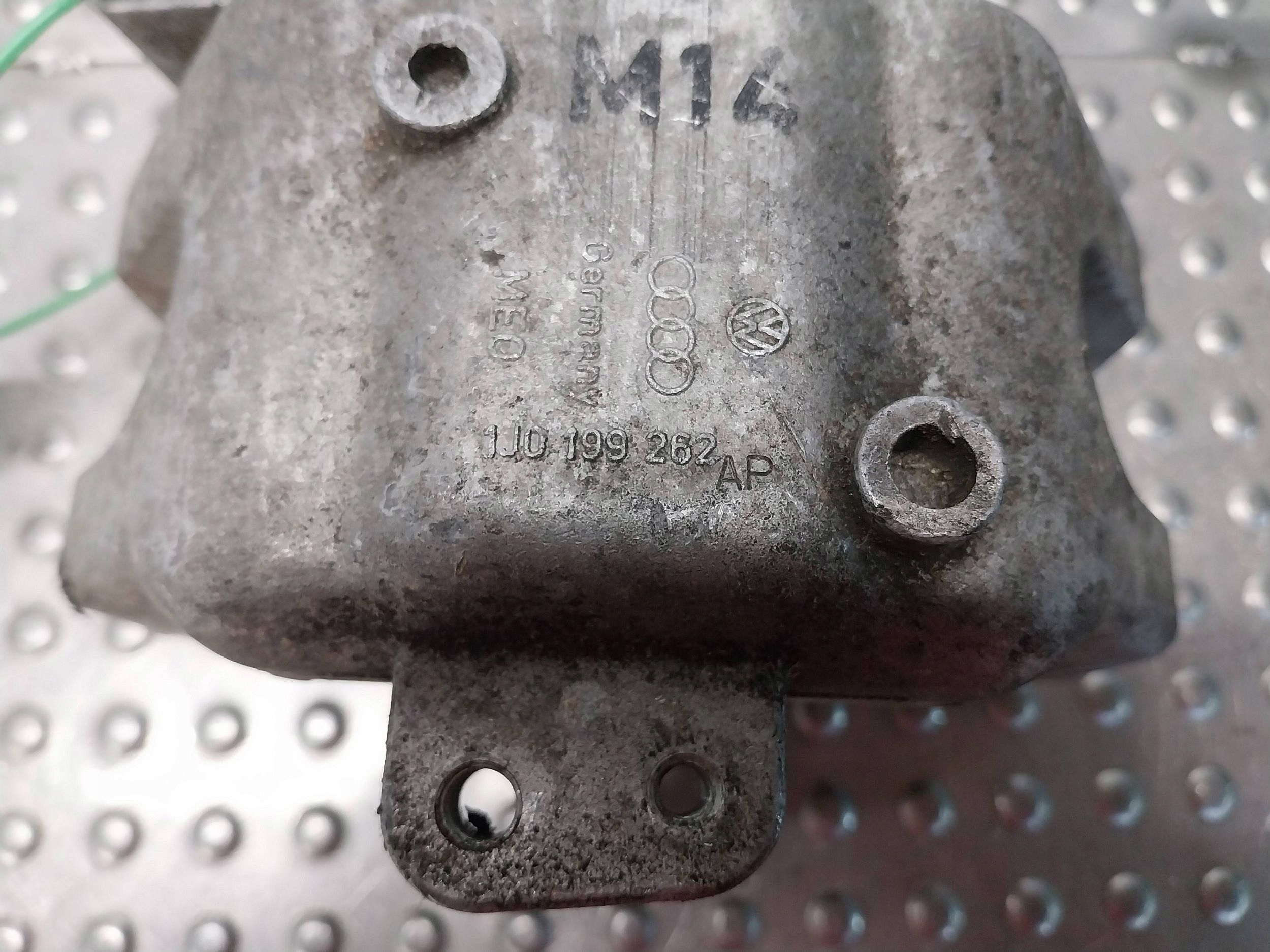 supporto Supporti motore usato 1J0199262AP VW GOLF IV LEON e OCTAVIA e A3 8L 1.8B