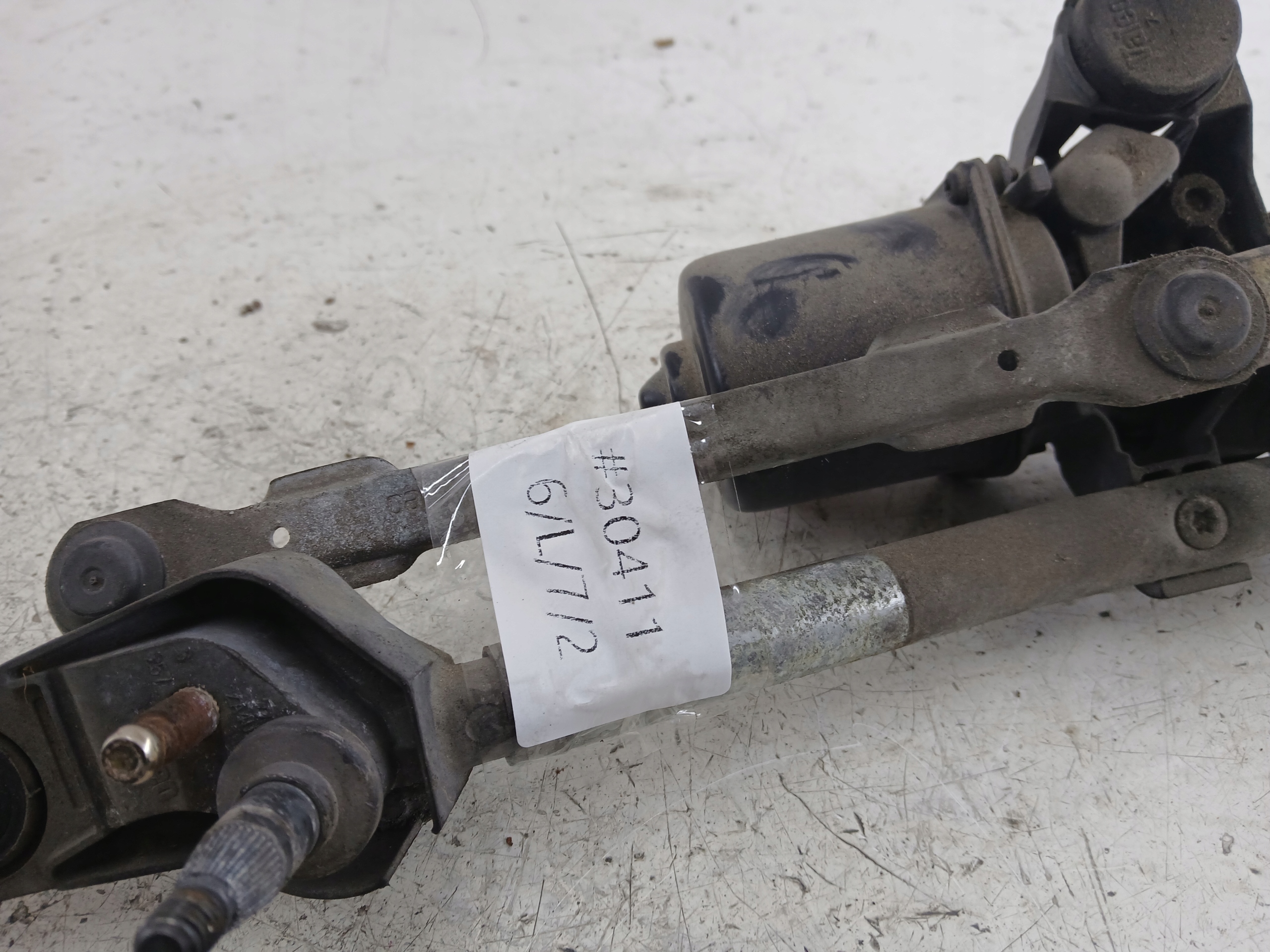 TOYOTA AYGO wiper mechanism front