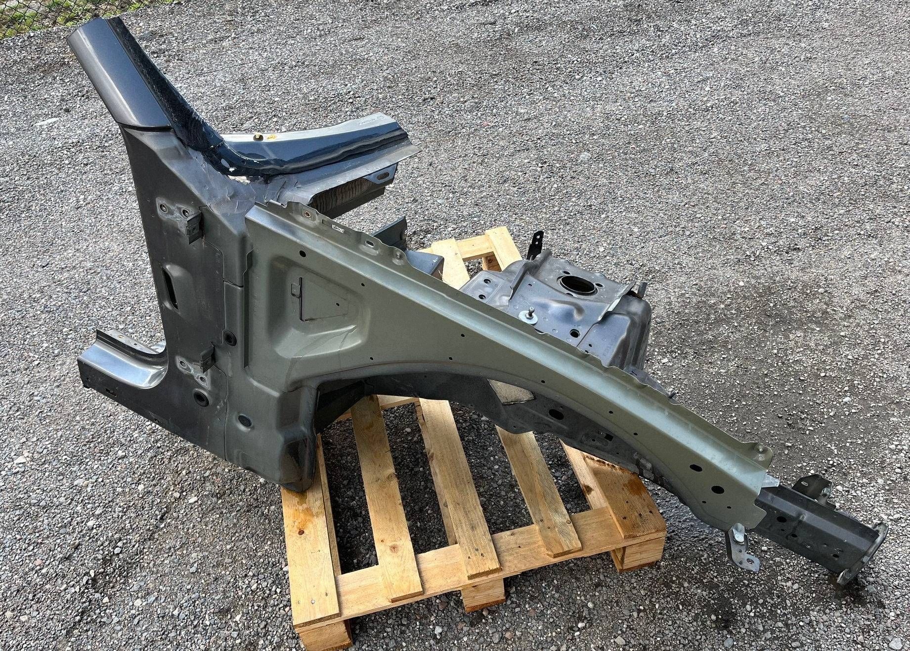 quarter front right quarter faruch Dodge Challenger 2015