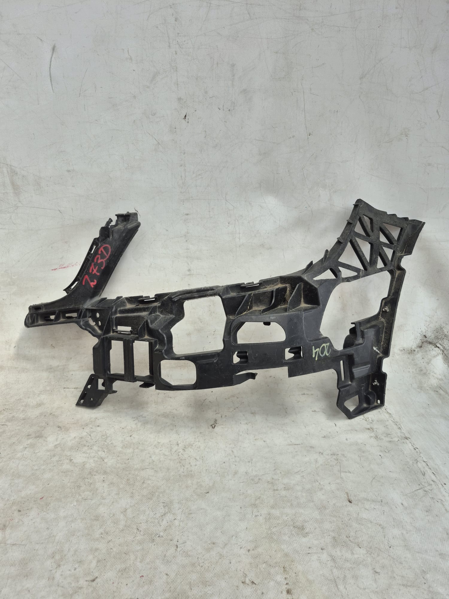 MERCEDES C-KLASA W204 A204 LIFT bumper bracket left front A2048854165