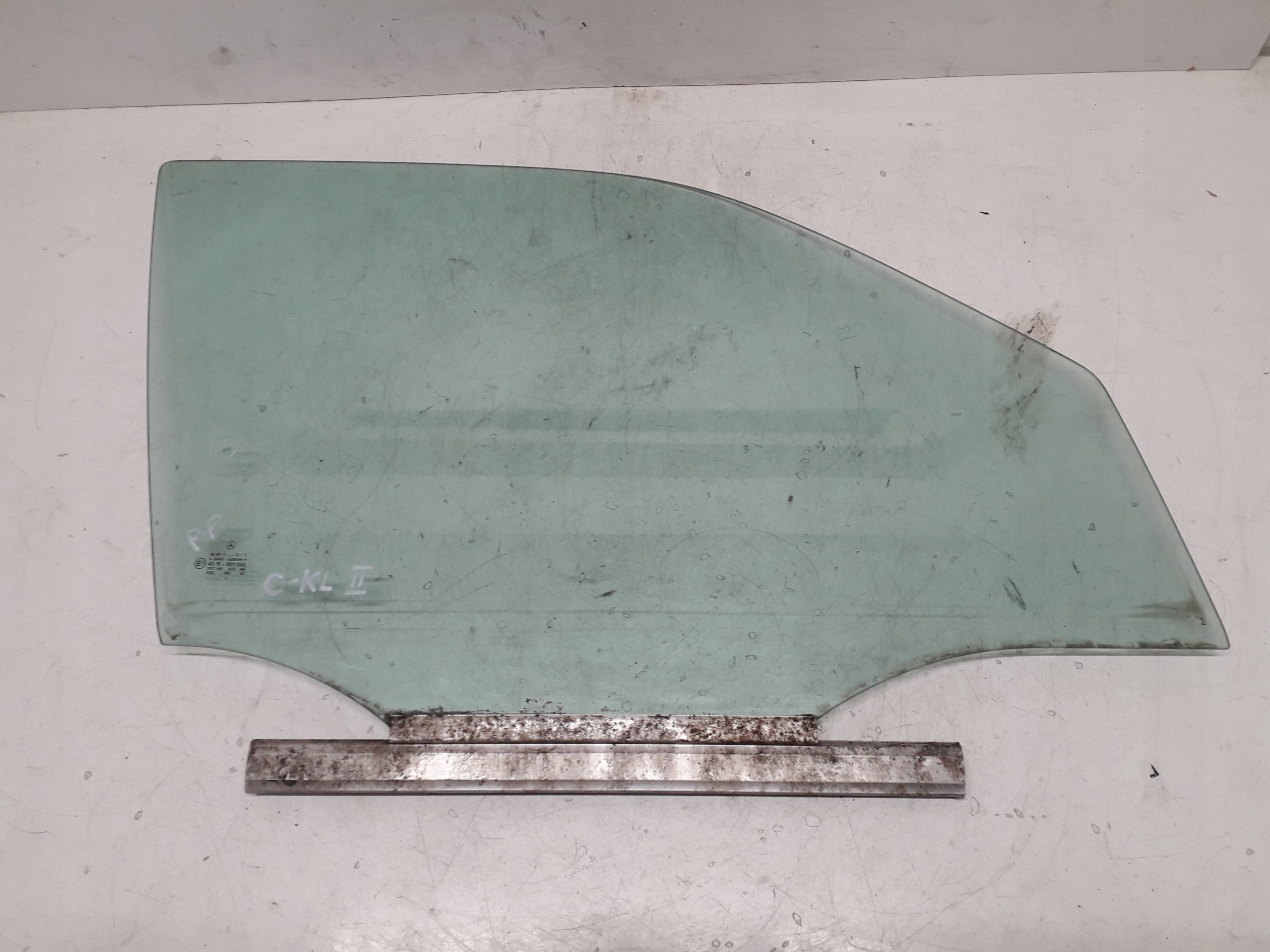 MERCEDES C KLASA W202 SZYBA DRZWI PRAWA PRZEDNIA PRZÓD