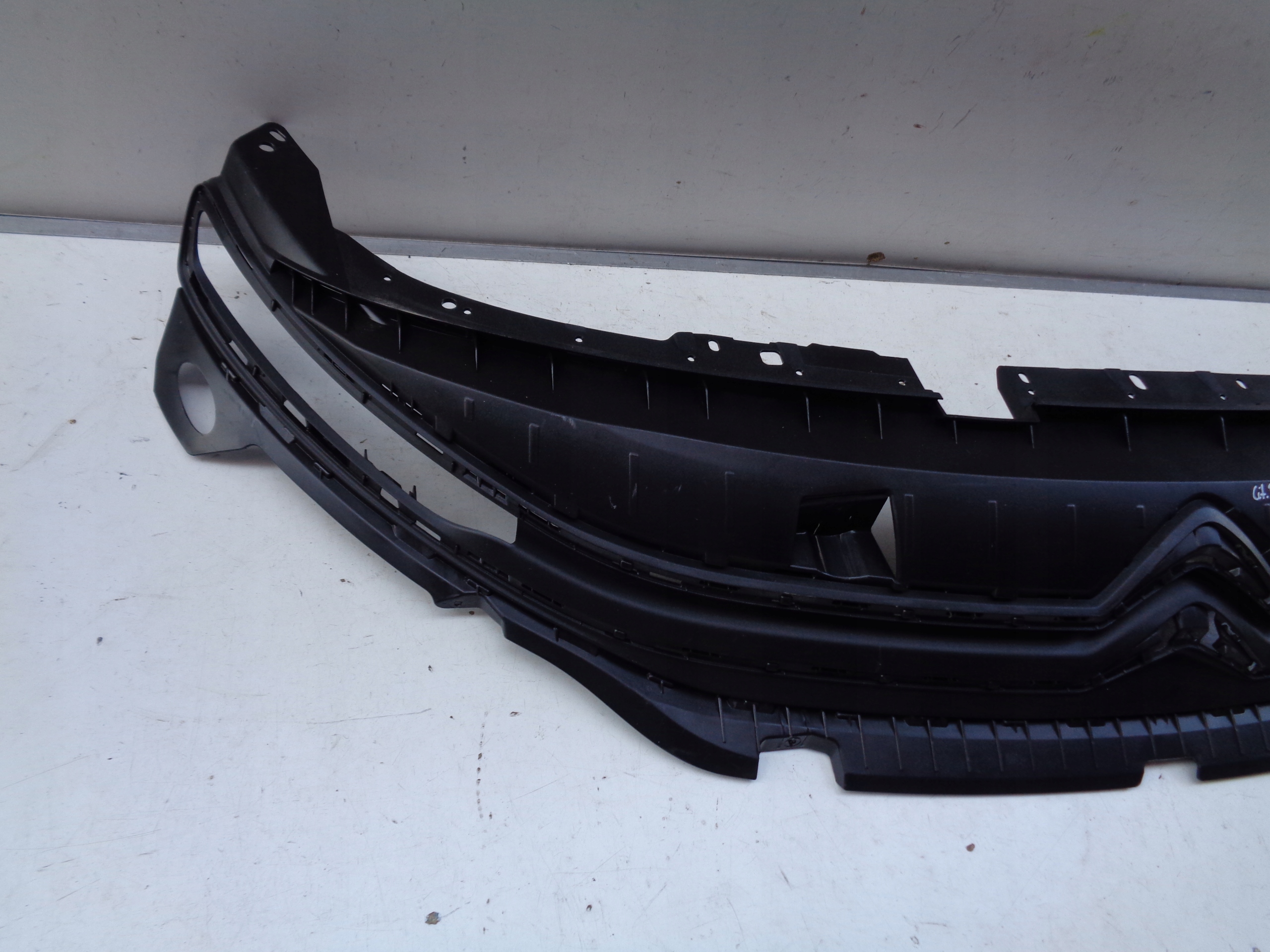 front PREKLADgrill moulding CITROEN BERLINGO IV 18