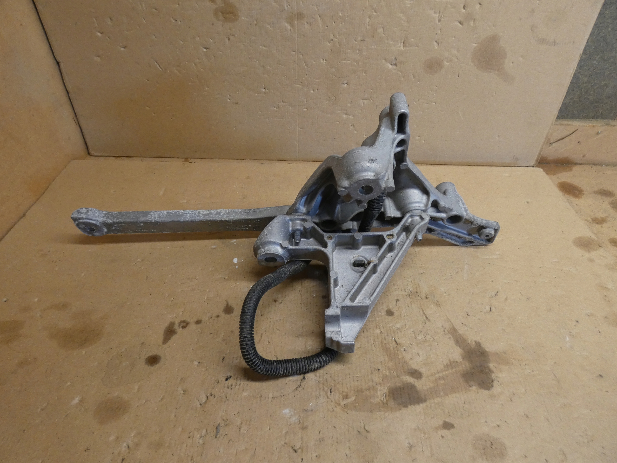 engine mount holder console 648607782R RENAULT TRAFIC III IV 2.0 DCI