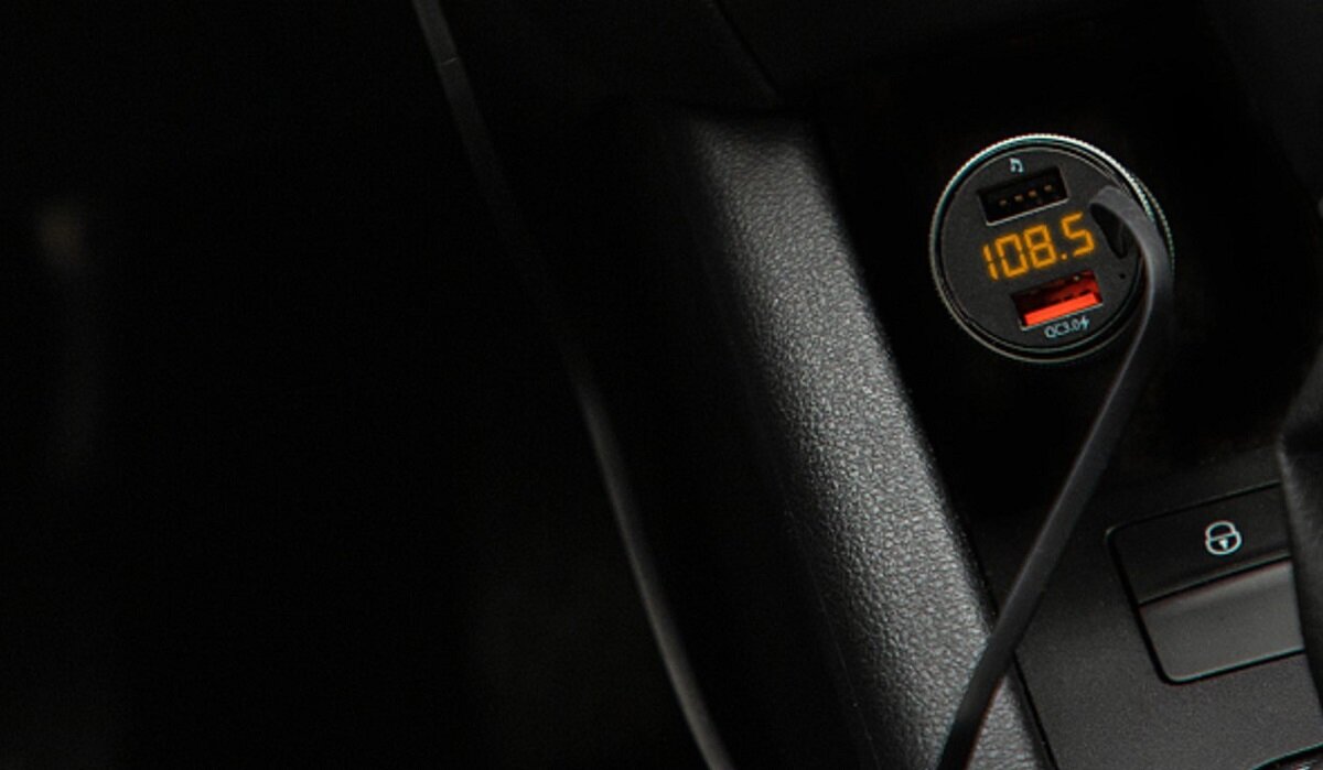 Transmiter FM BLOW 74-152 Cechy dodatkowe wbudowany mikrofon