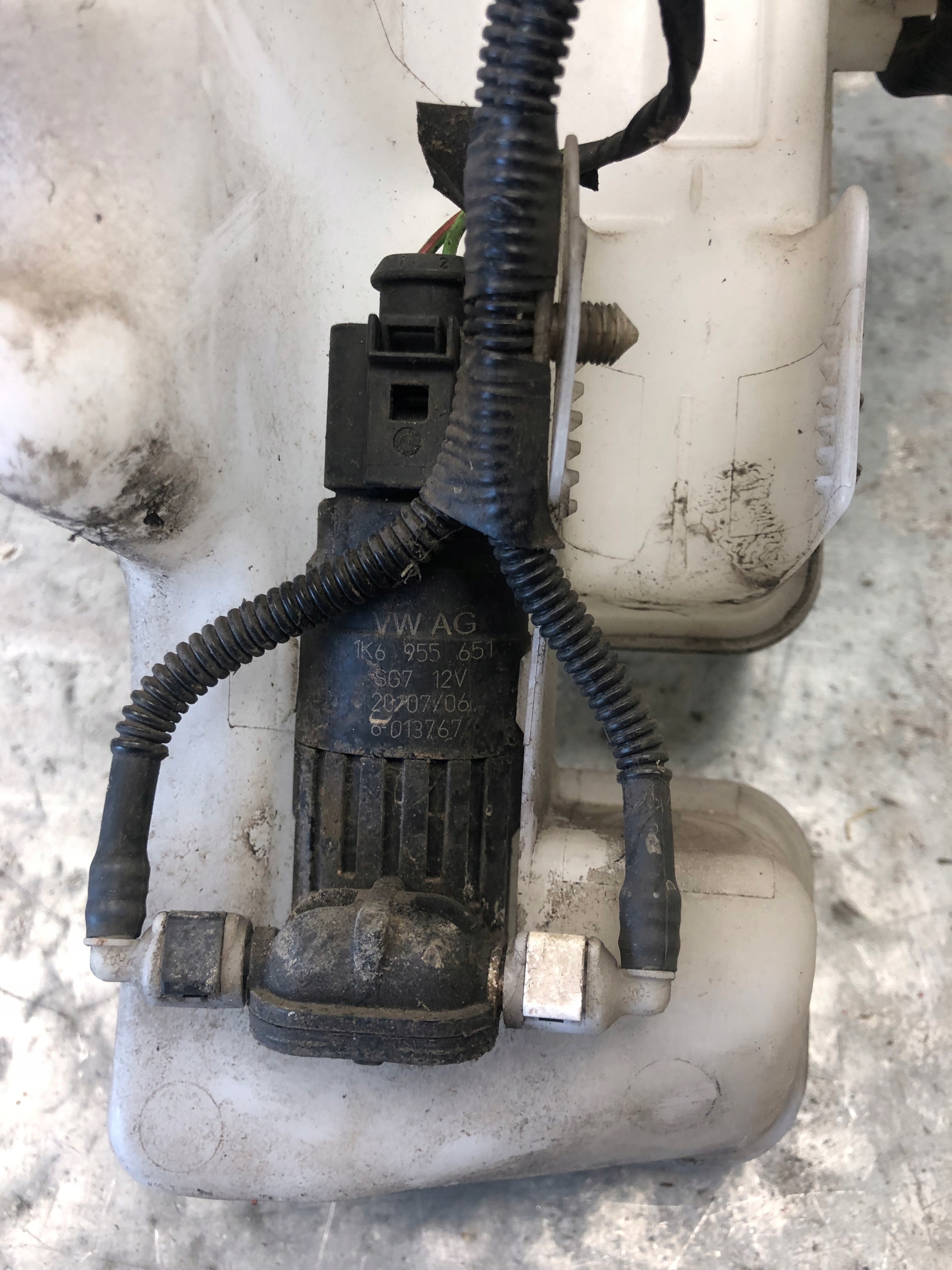washer fluid tank VW CADDY 1T0955453C