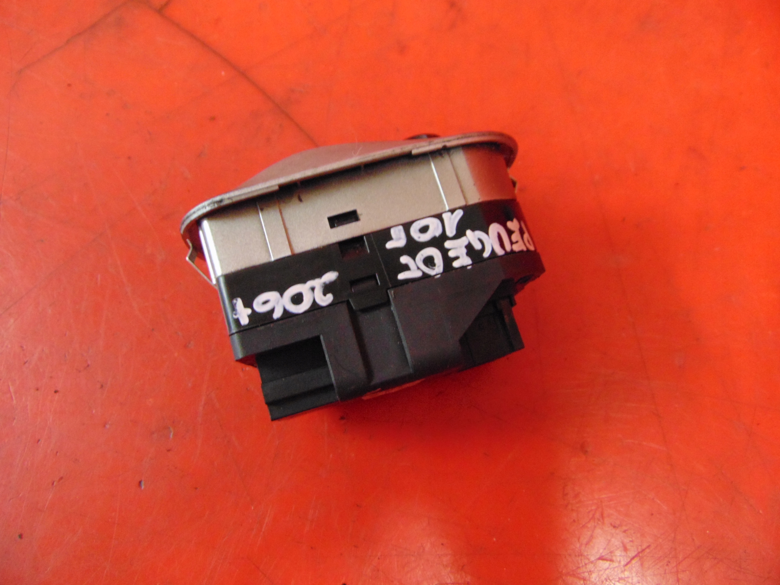 PEUGEOT 206+ PLUS PANEL Fensterschalter links EU