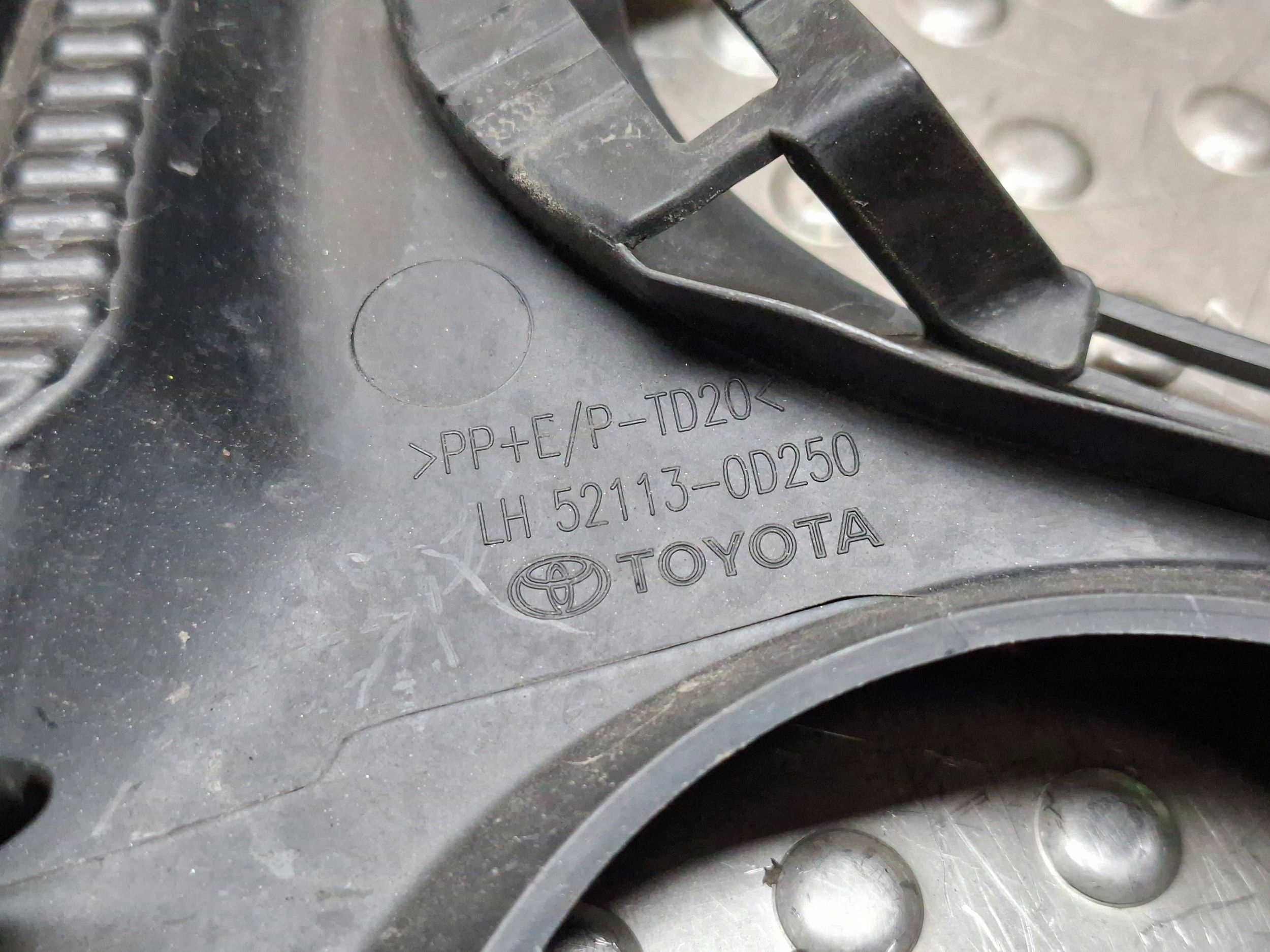 obal RÁM mlhovky předek levá TOYOTA YARIS IV 20- 52113-0D250