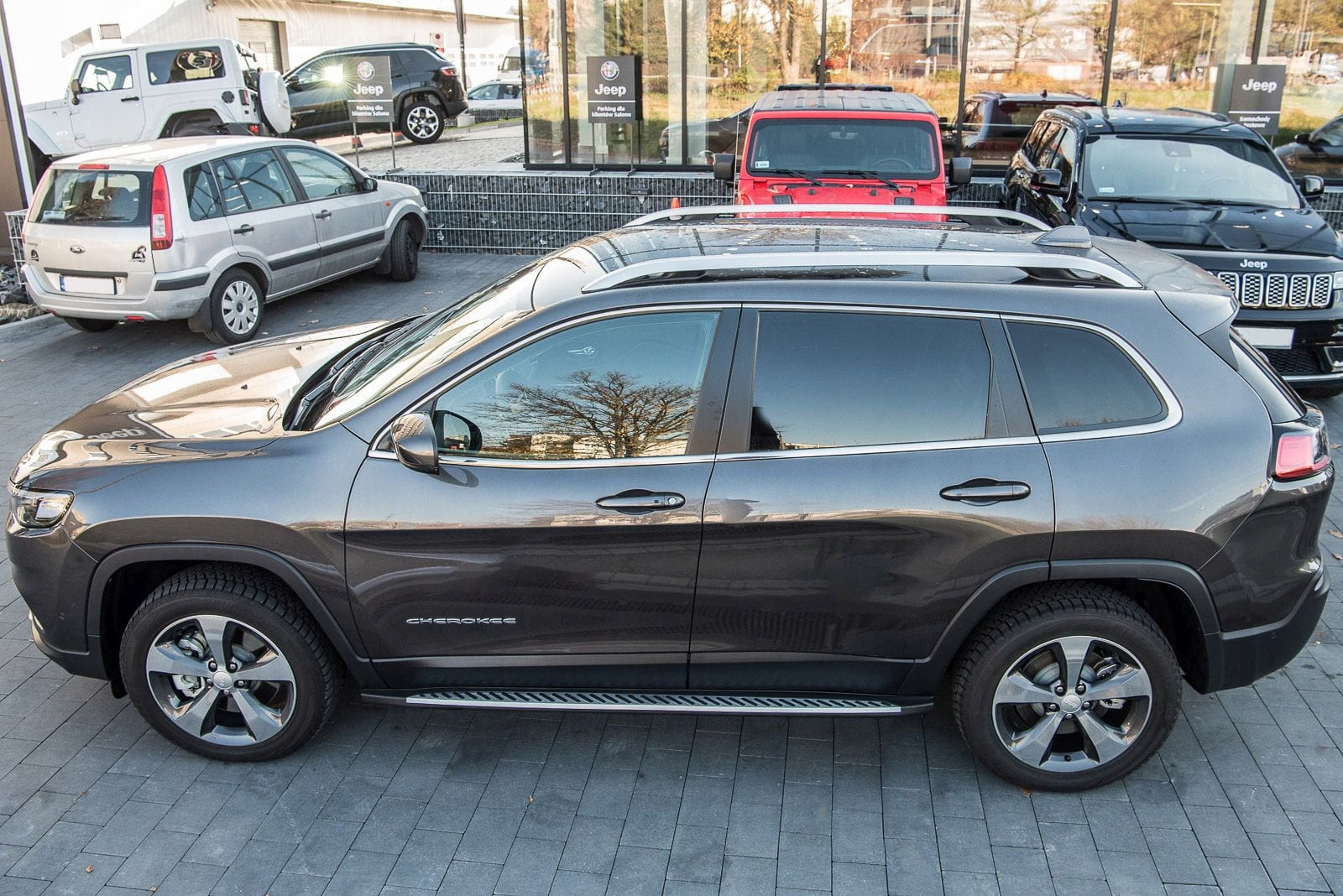 JEEP CHEROKEE V KL 2014- STOPNIE BOCZNE PROGI EAN (GTIN) 5905226026726