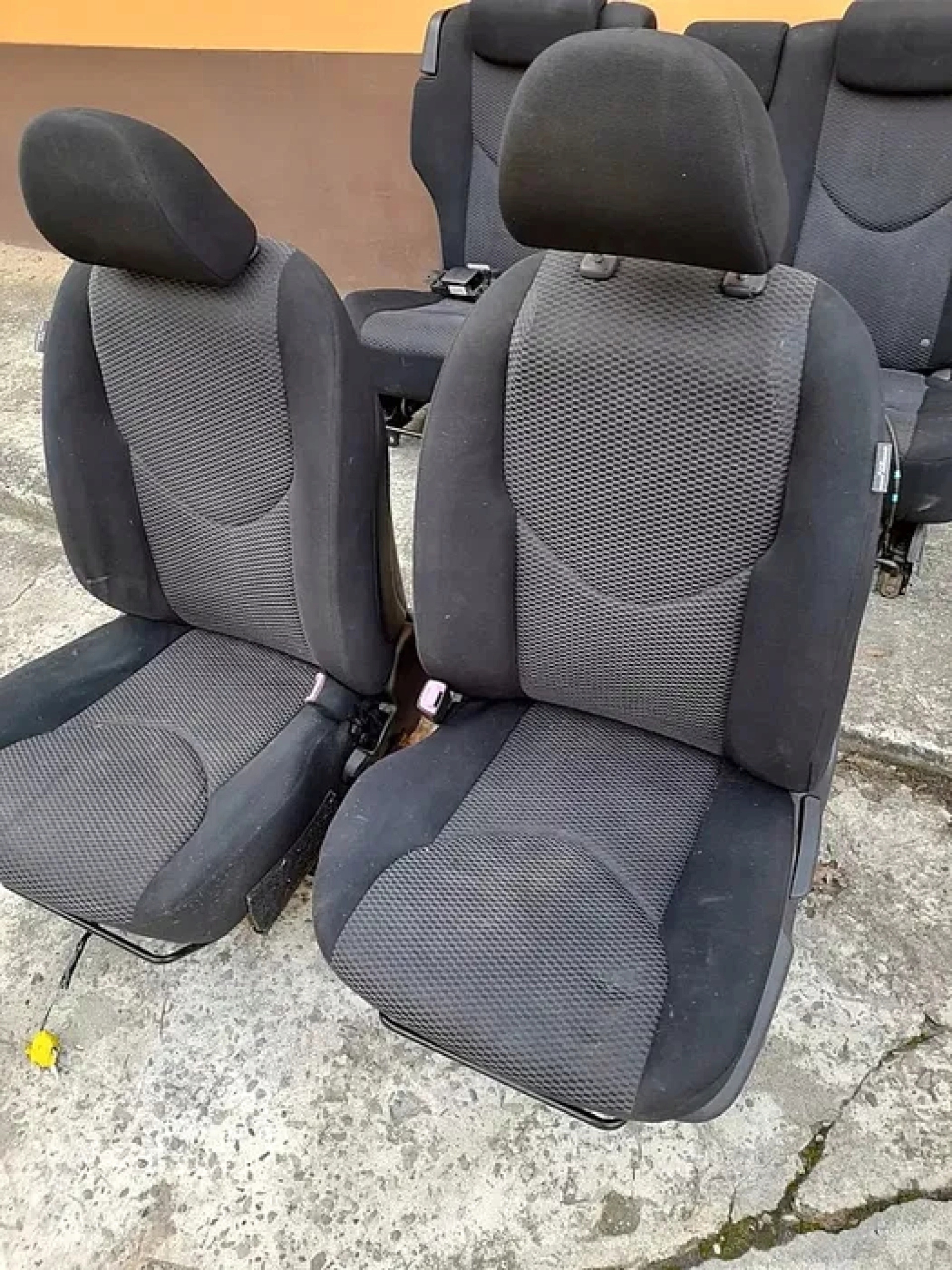 кресла перед TOYOTA 4 III