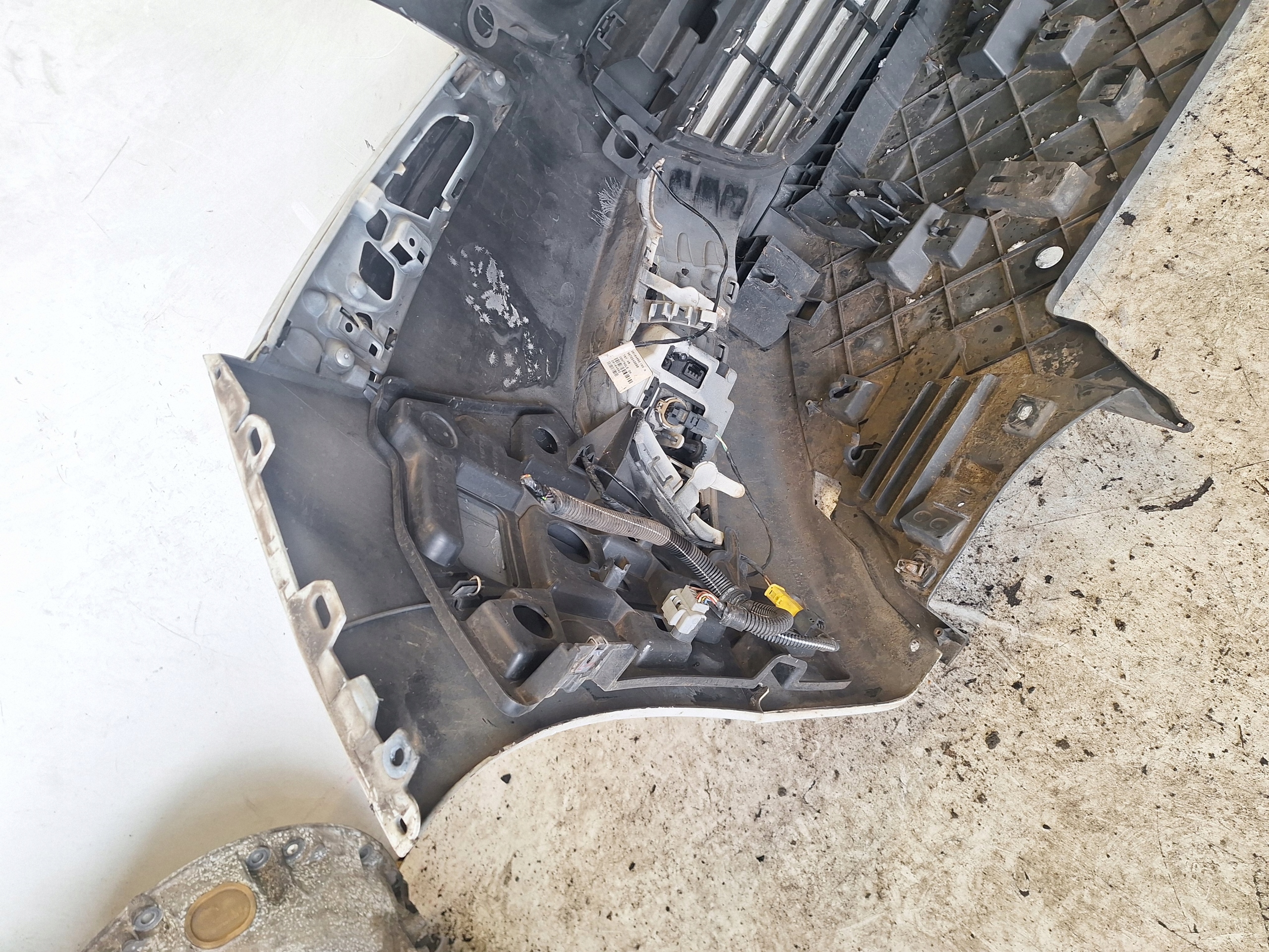 PEUGEOT 5008 T87 08-13 bumper + CHROM