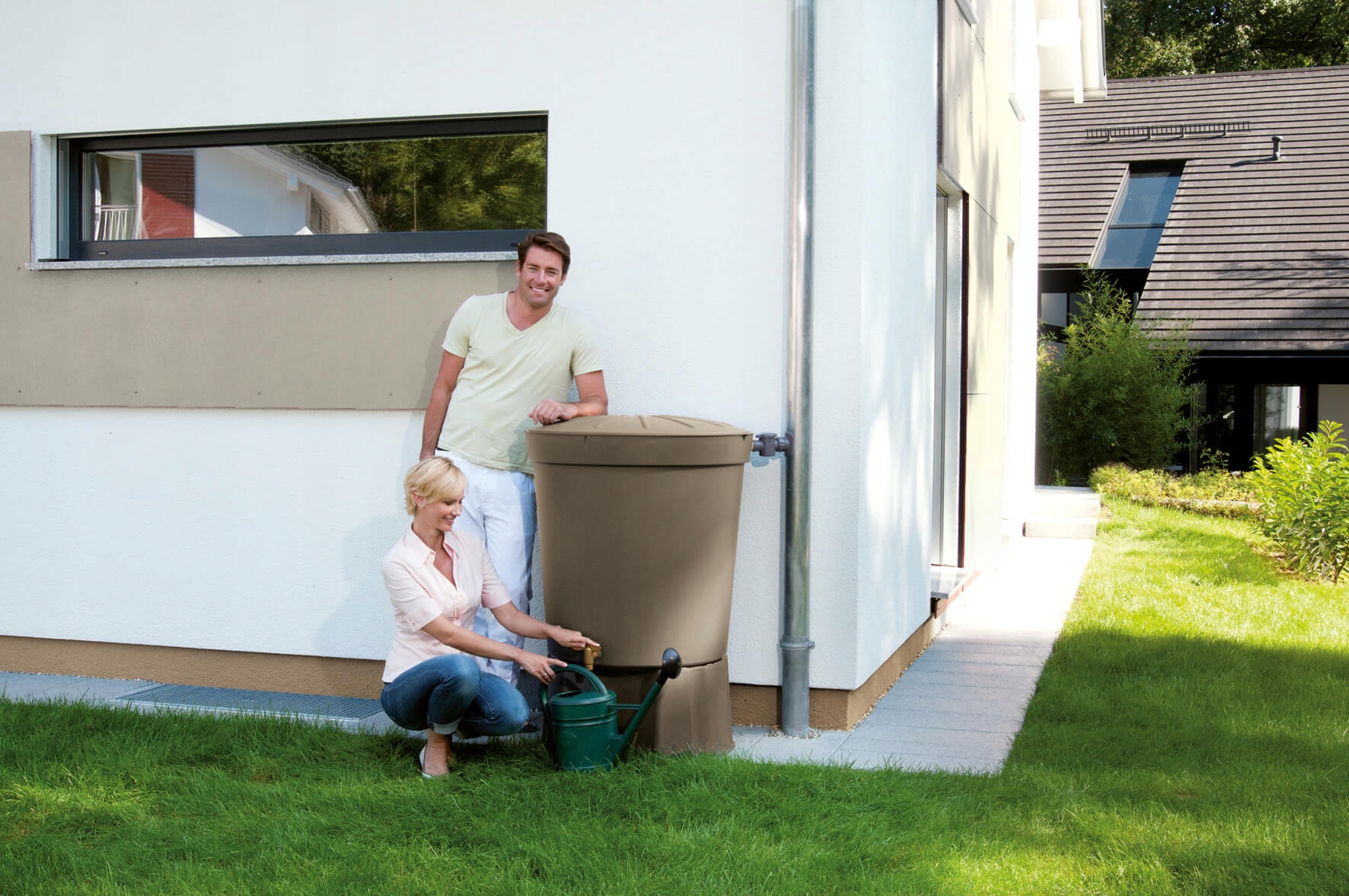 ZBIORNIK NA DESZCZÓWKĘ 300L BECZKA NA WODĘ Z RYNNY Kolor brązowy