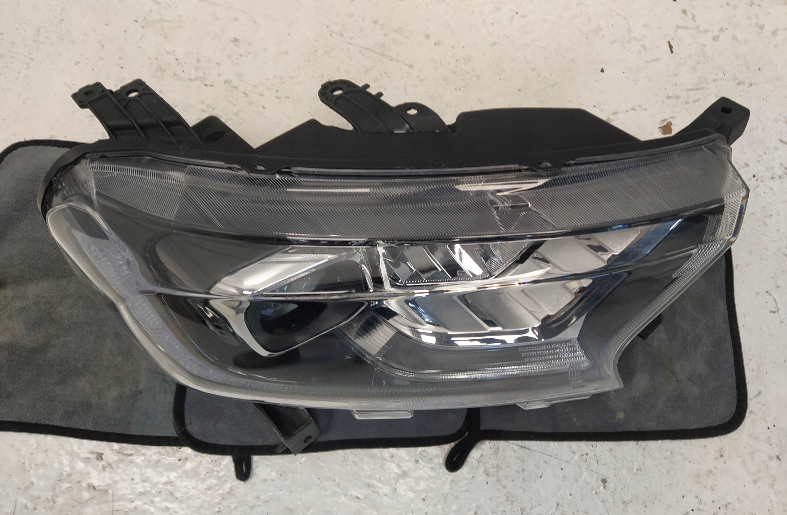 FORD RANGER LIFT 18-22 light right REFLEKTOR right FULL LED EUR