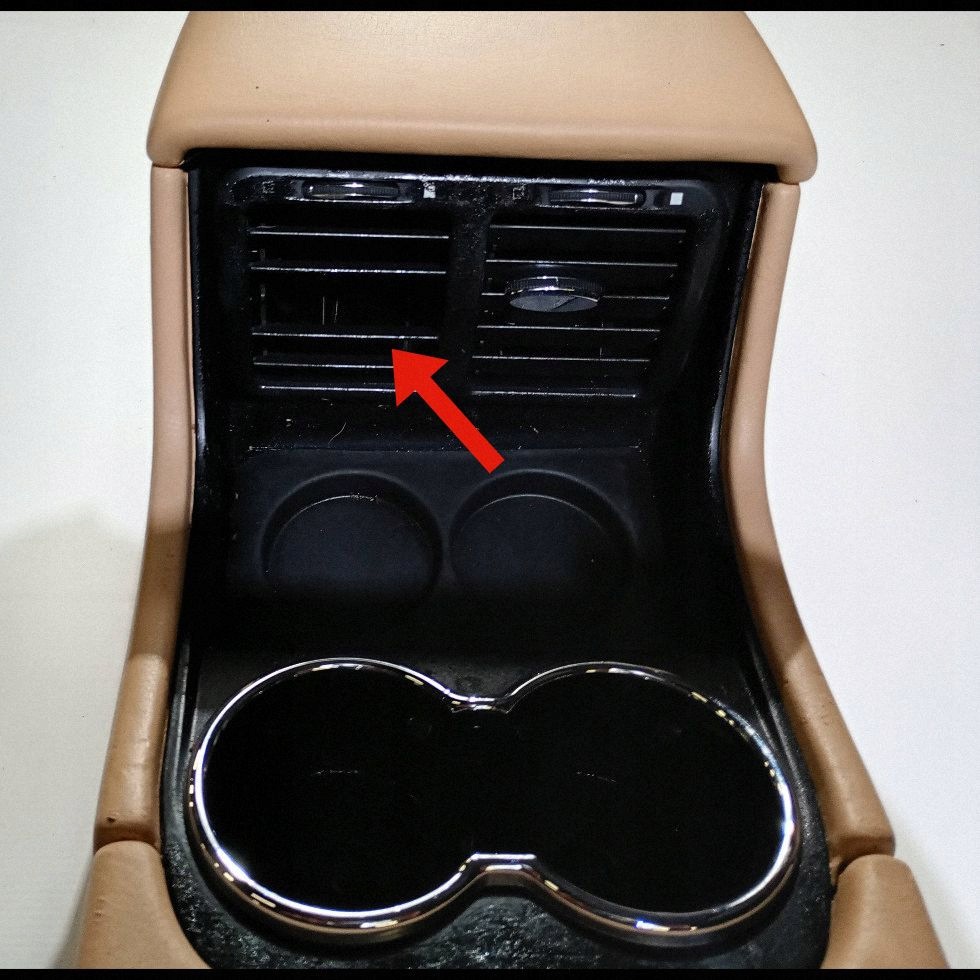 console tunnel central armrest cupholder Maserati GranTurismo 2008