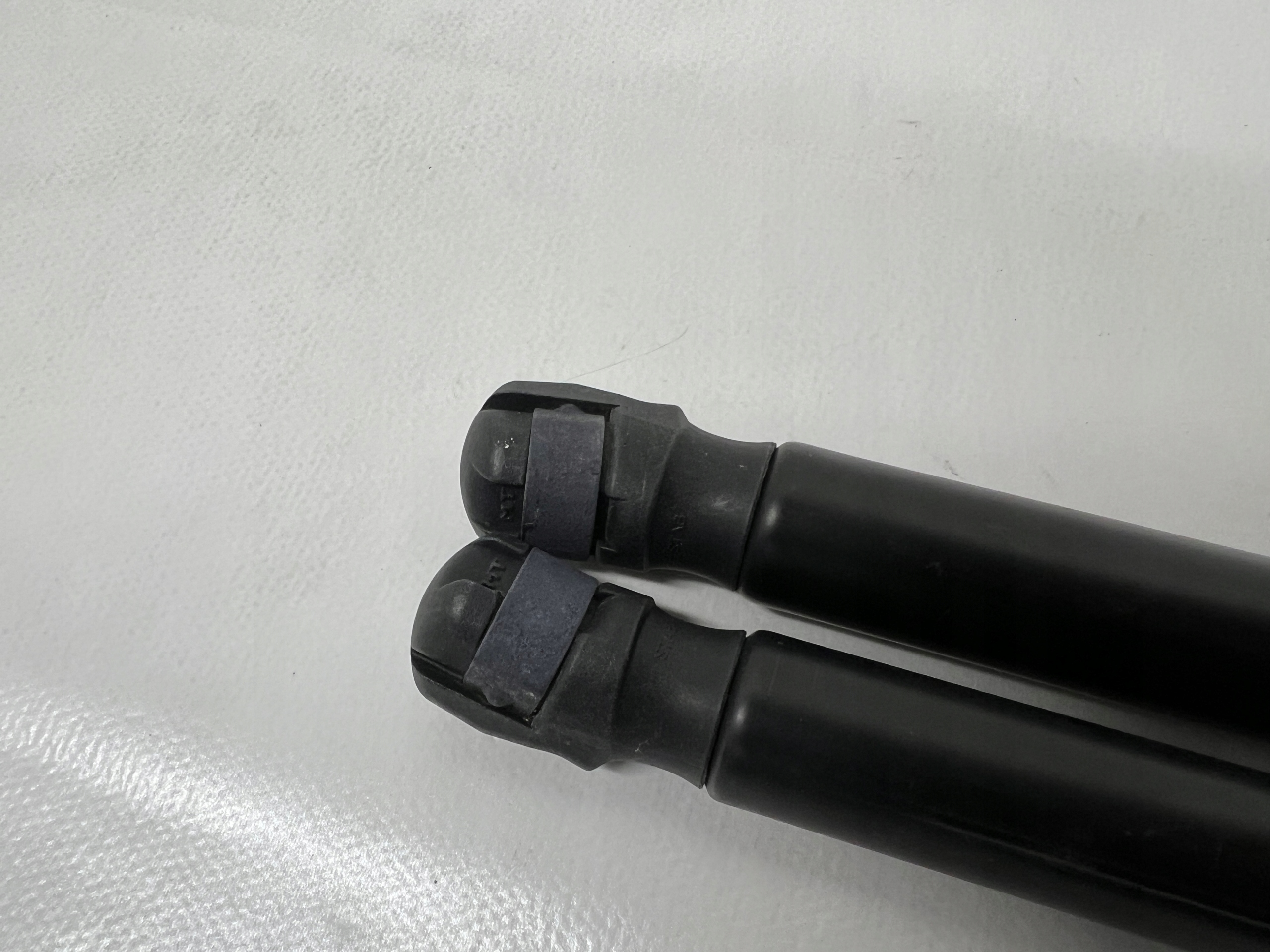 Seat Arona support damper telescope bonnet boot 2szt 6F9827550B