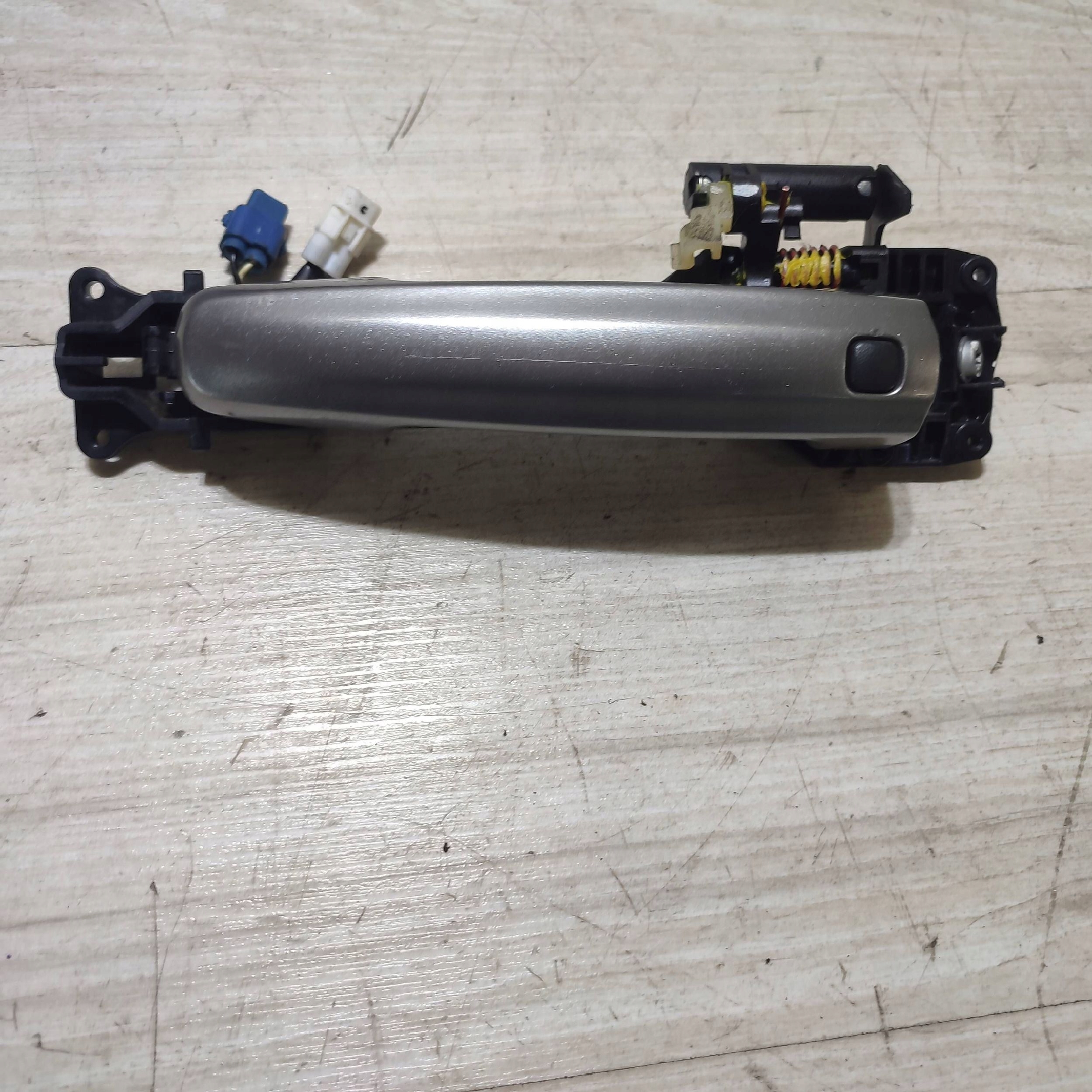 exterior handle door przednich front side right Suzuki Vitara (LY)