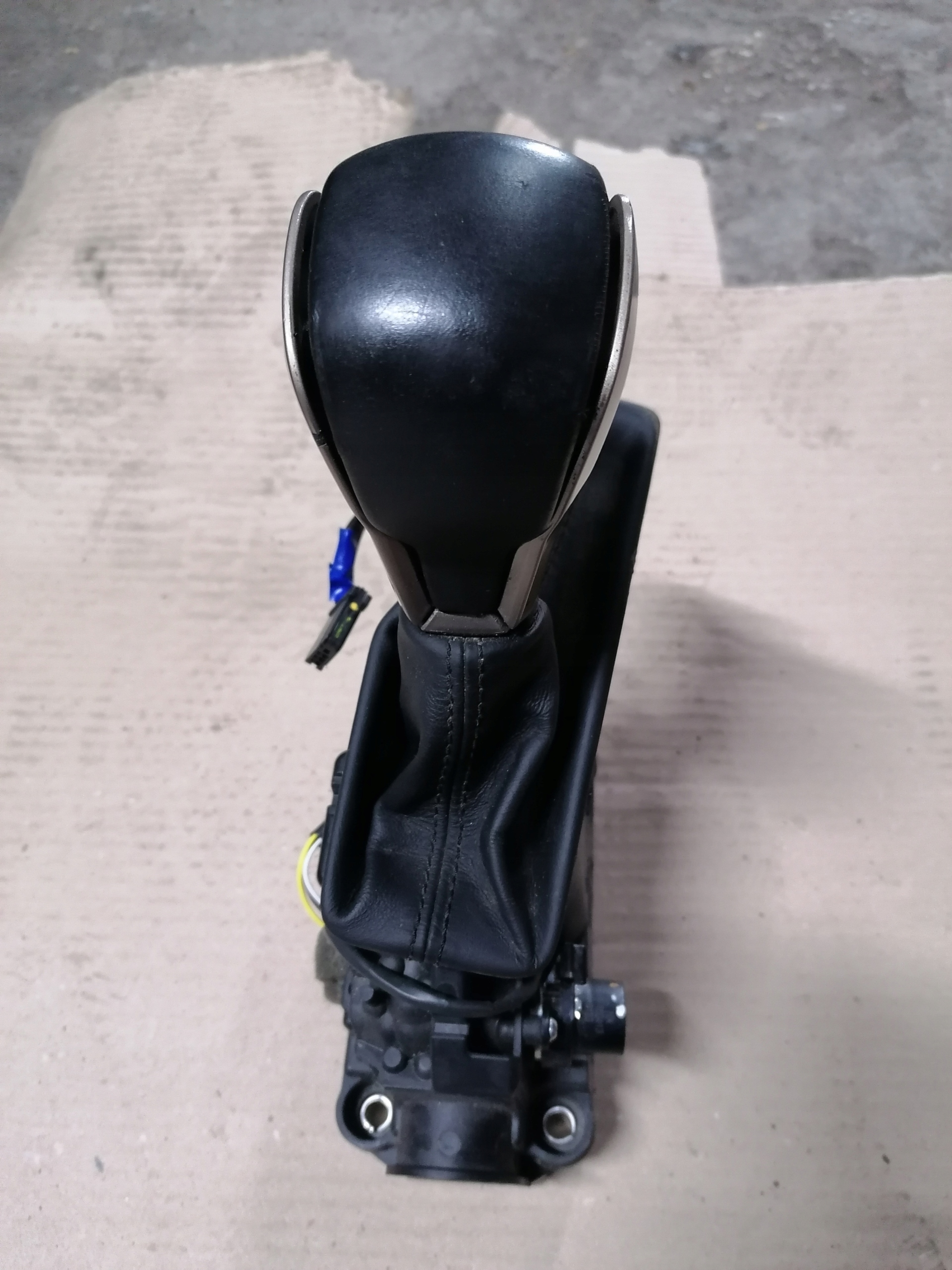 105 РУЧКА ПЕРЕМИКАННЯ ПЕРЕДАЧ 04670682AE JEEP WK2