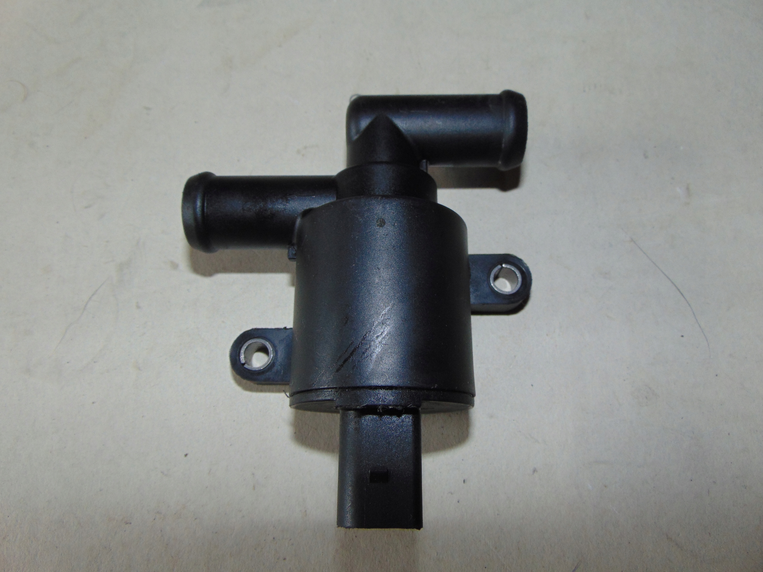 AUDI VW SKODA ВОДЯНОЙ КЛАПАН 4H0121671D