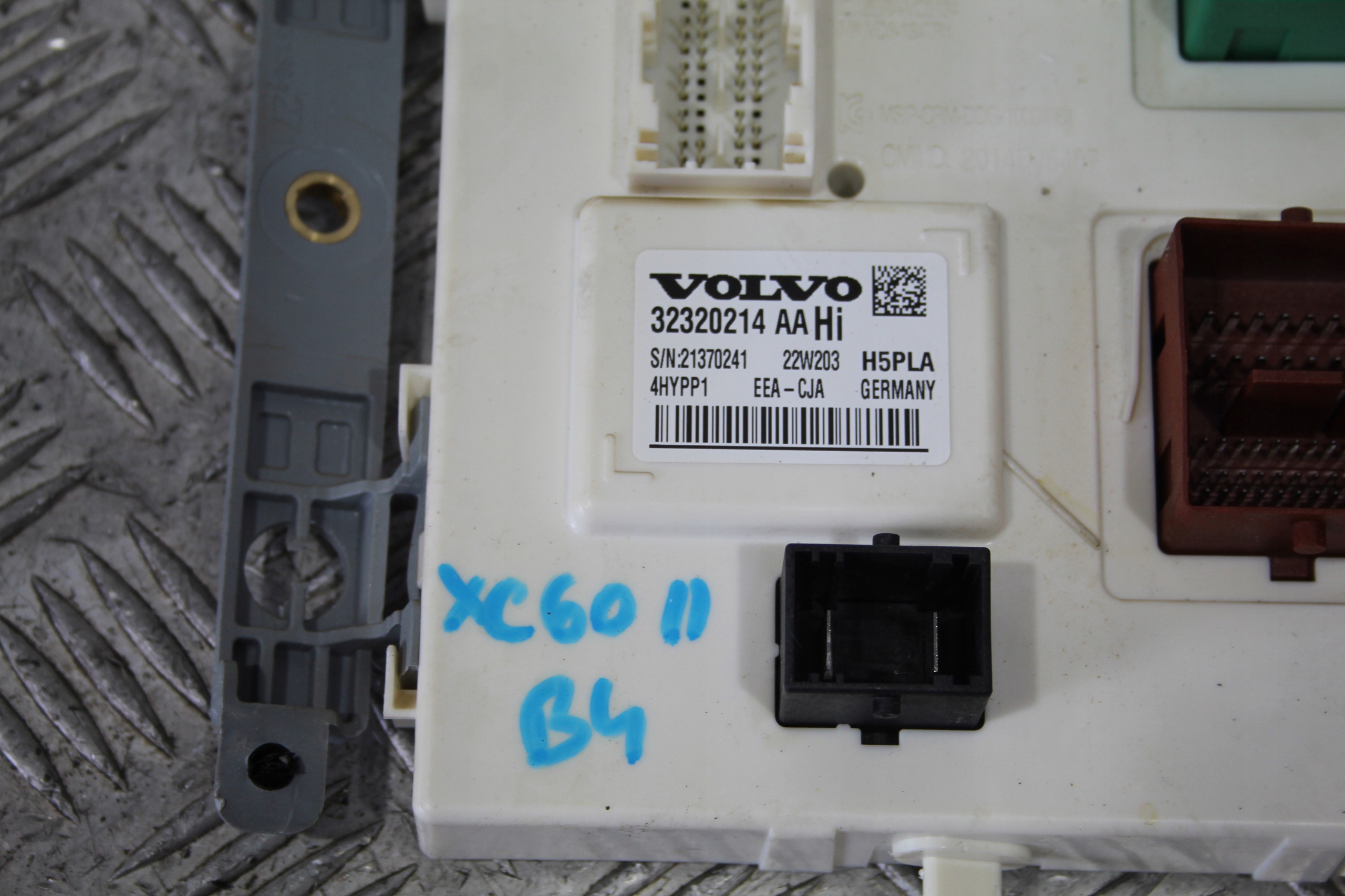 module control unit VOLVO XC60 II 2 LIFT 32320214