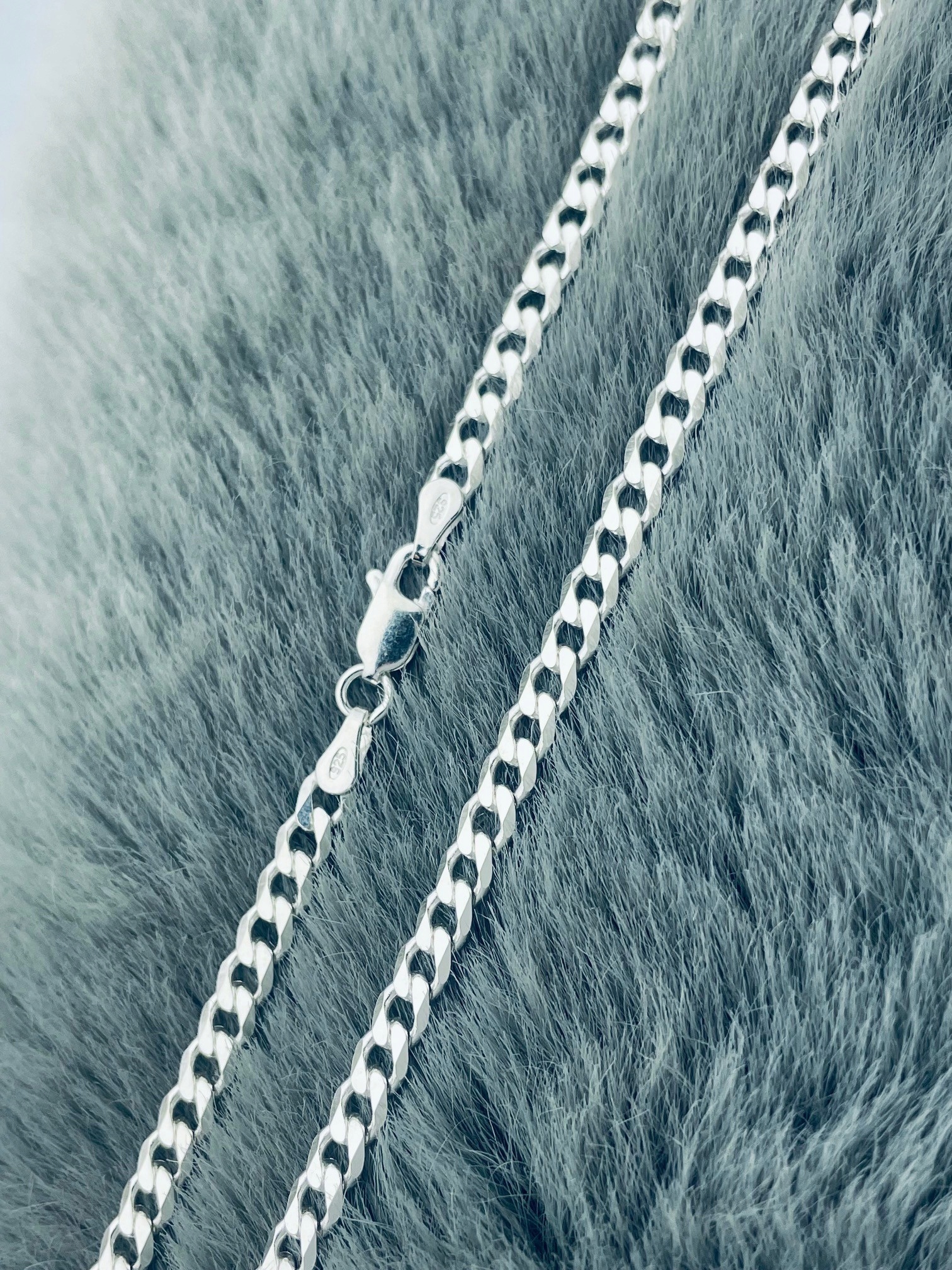 Stříbrný řetízek s širokým pancířem, dlouhý