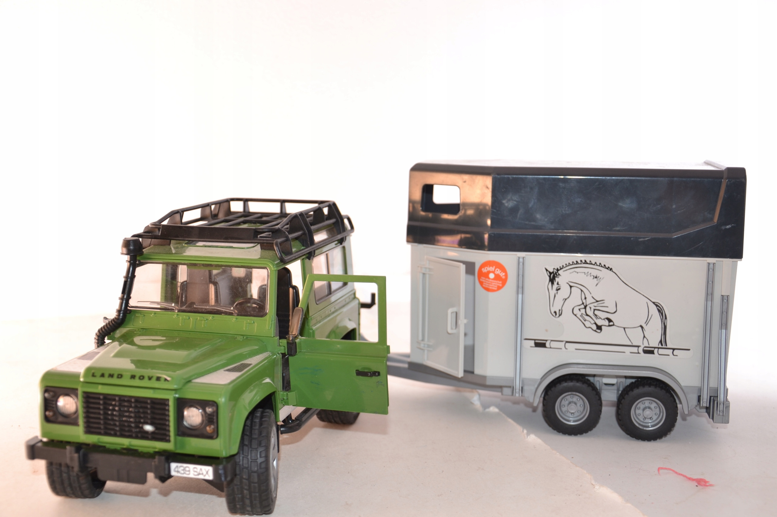 AUTO Samochód Land Rover z Przyczepą dla Konia Wiek dziecka 3 lata +