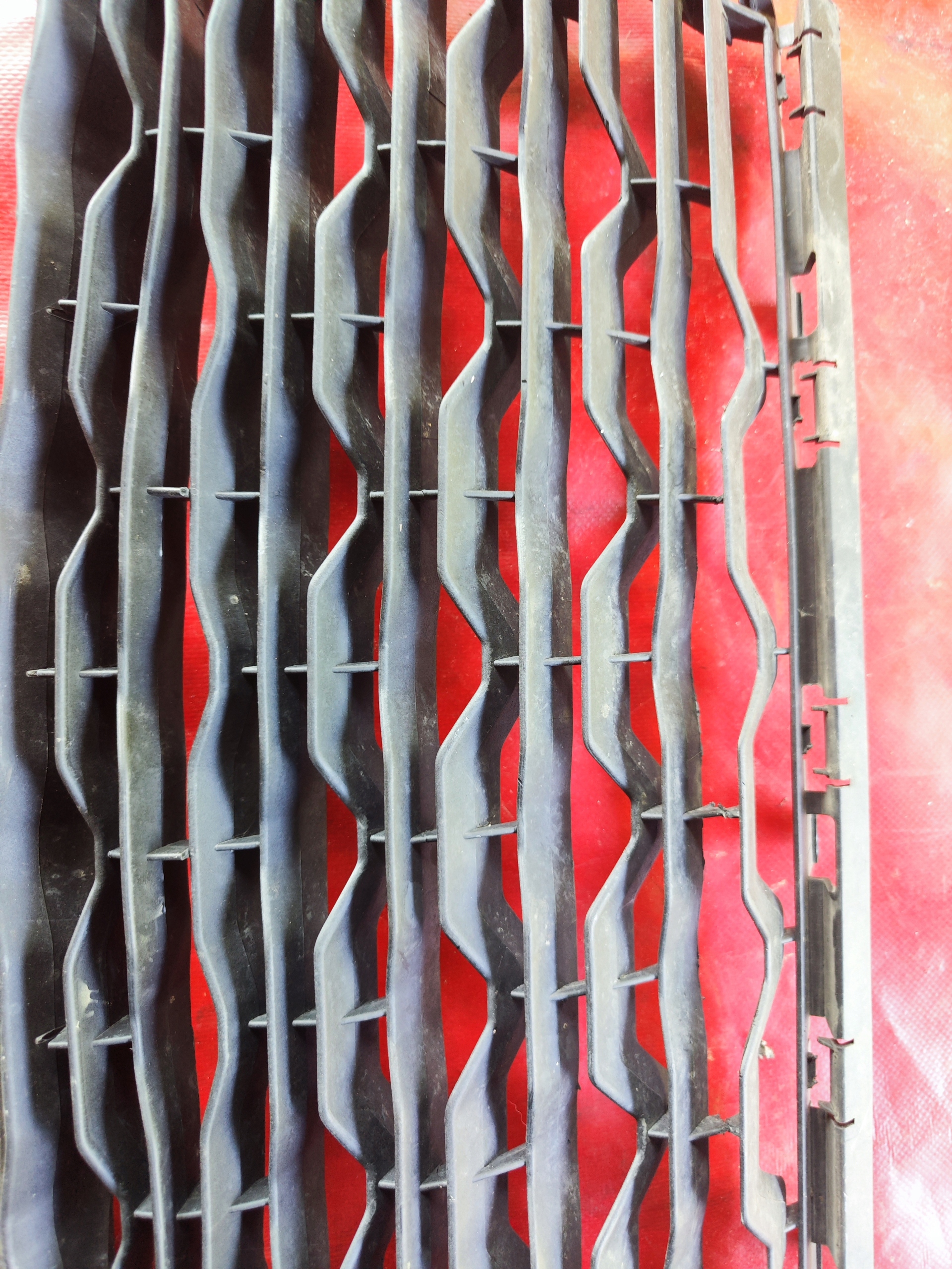 grid of a bumper central front DUSTER II original dacia 622545490r