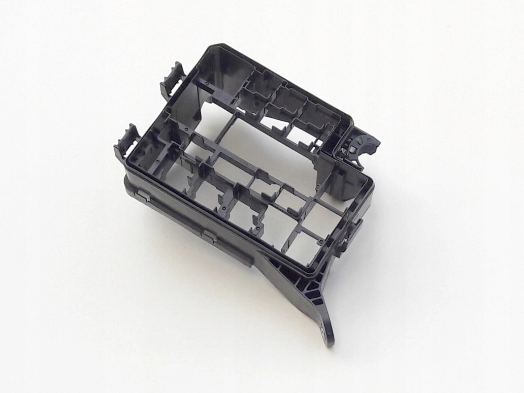 RAV IV Lift prawa skrzynka bezpieczników 15-18 Producent części Toyota OE