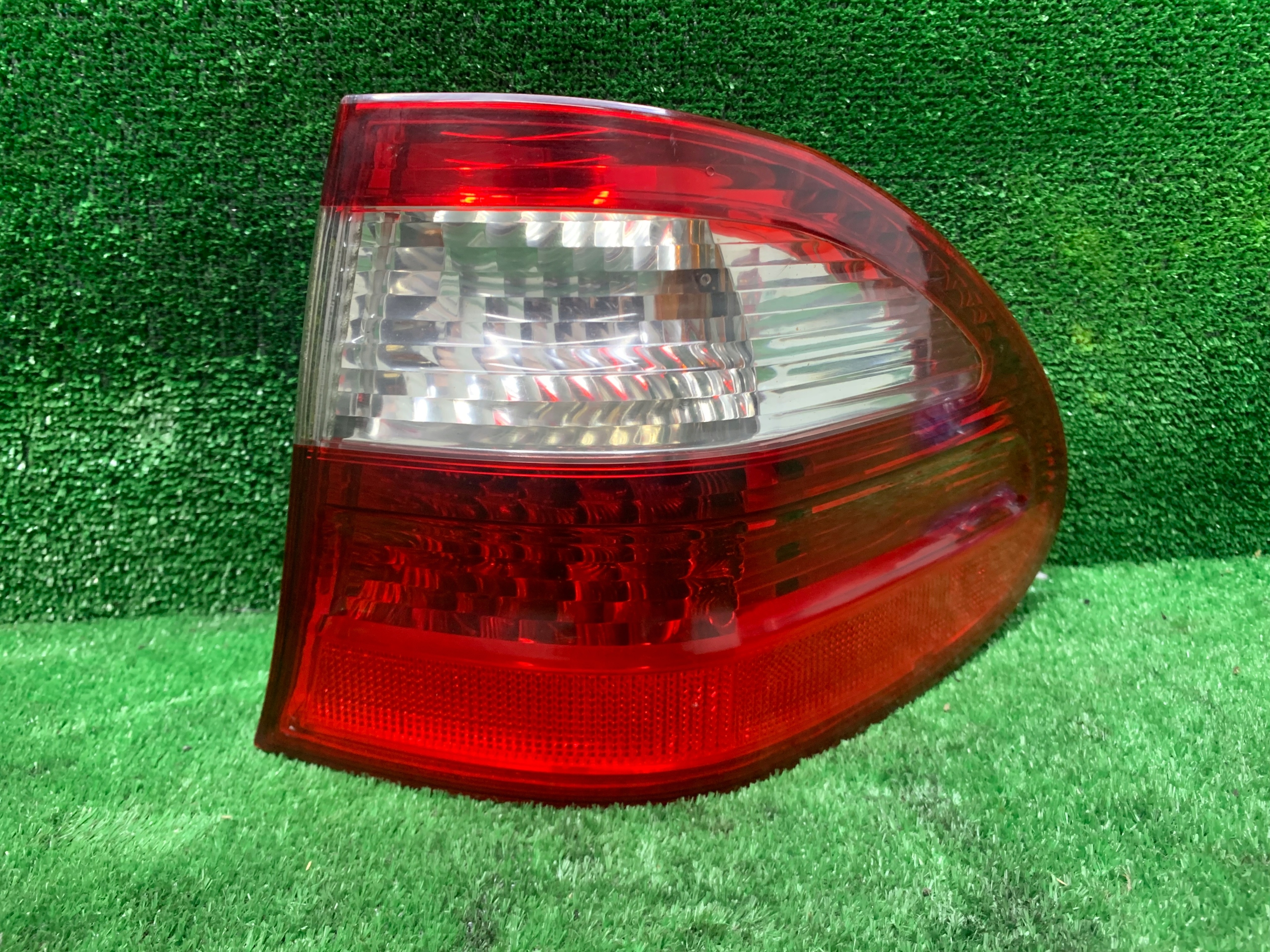 LAMPA PRAWA TYLNA MERCEDES W211 KOMBI A2118201664
