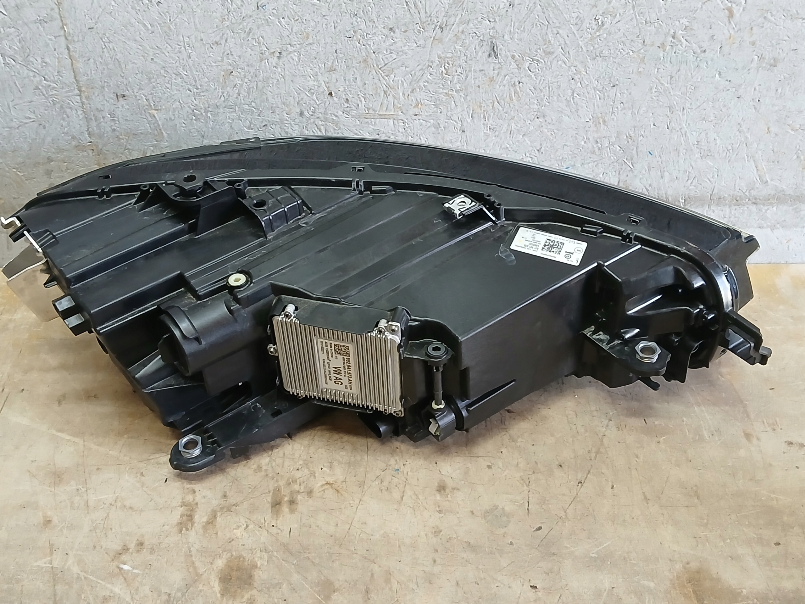 light front left VW PASSAT B9 FULL LED 3J1941035