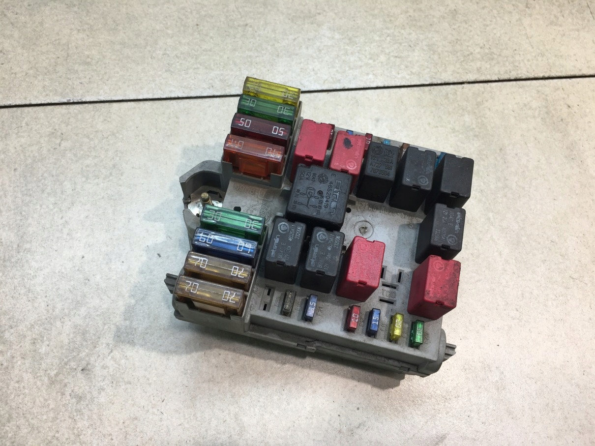 Module fusibles LANCIA YPSILON II 1.3 JTD 51724721