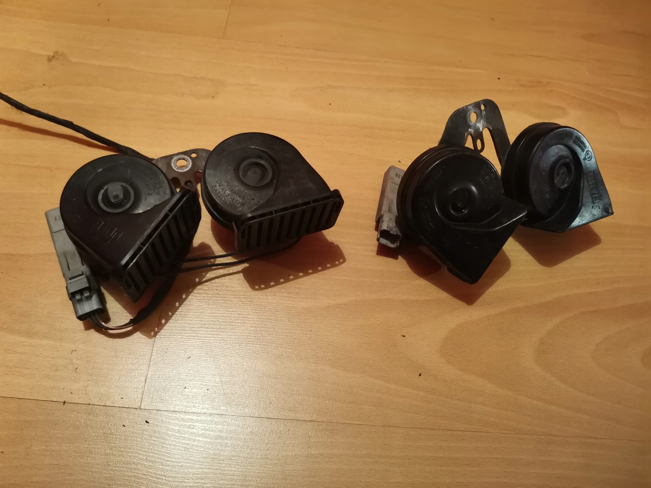 KLAKSON KLAKSONY SYGNAŁ 3 PIN RENAULT LAGUNA III 0058100 0057939