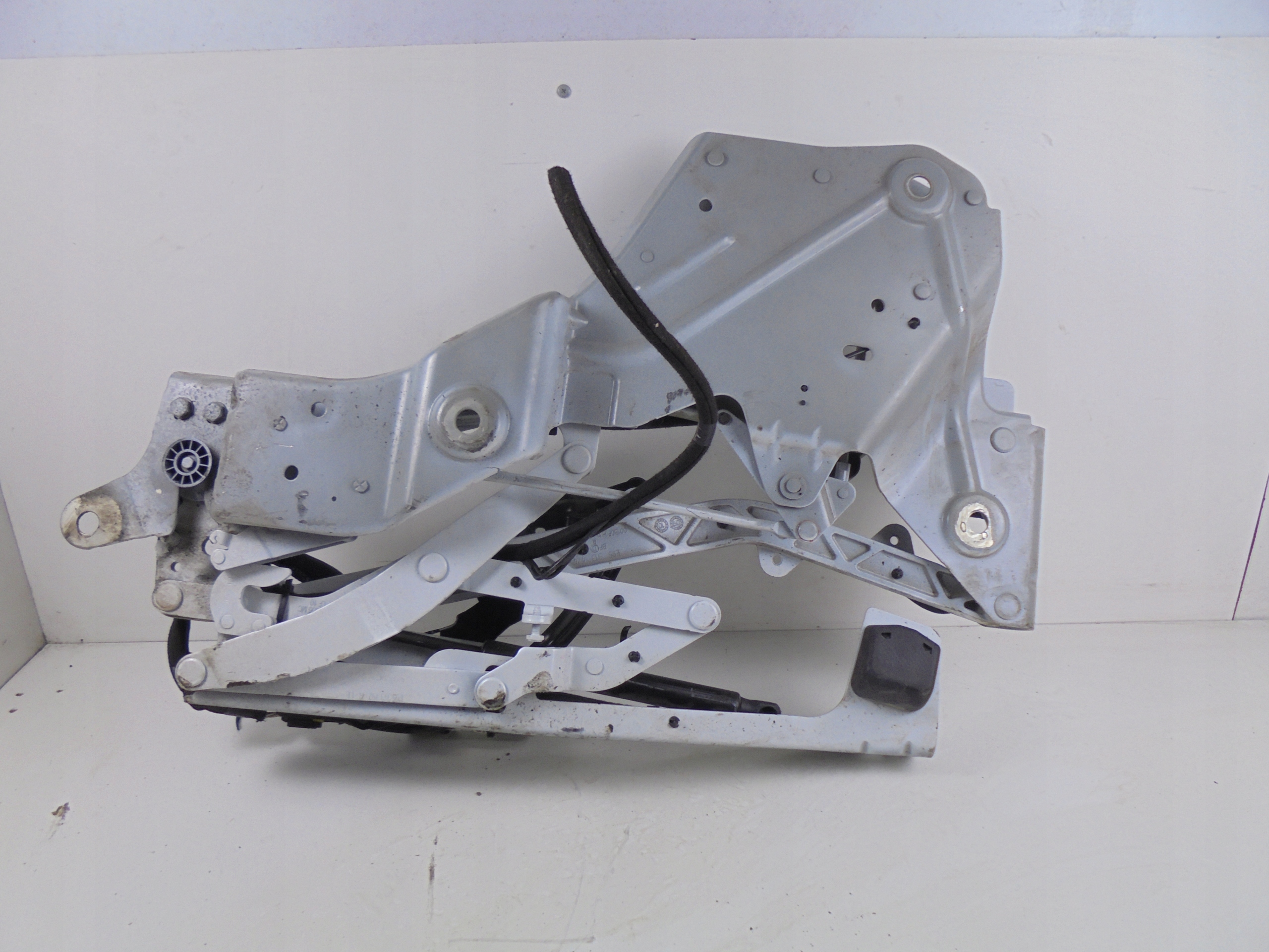 ZAWIAS KLAPY BAGAŻNIKA PRAWY E95313452 RENAULT MEGANE III Numer katalogowy części E95313452