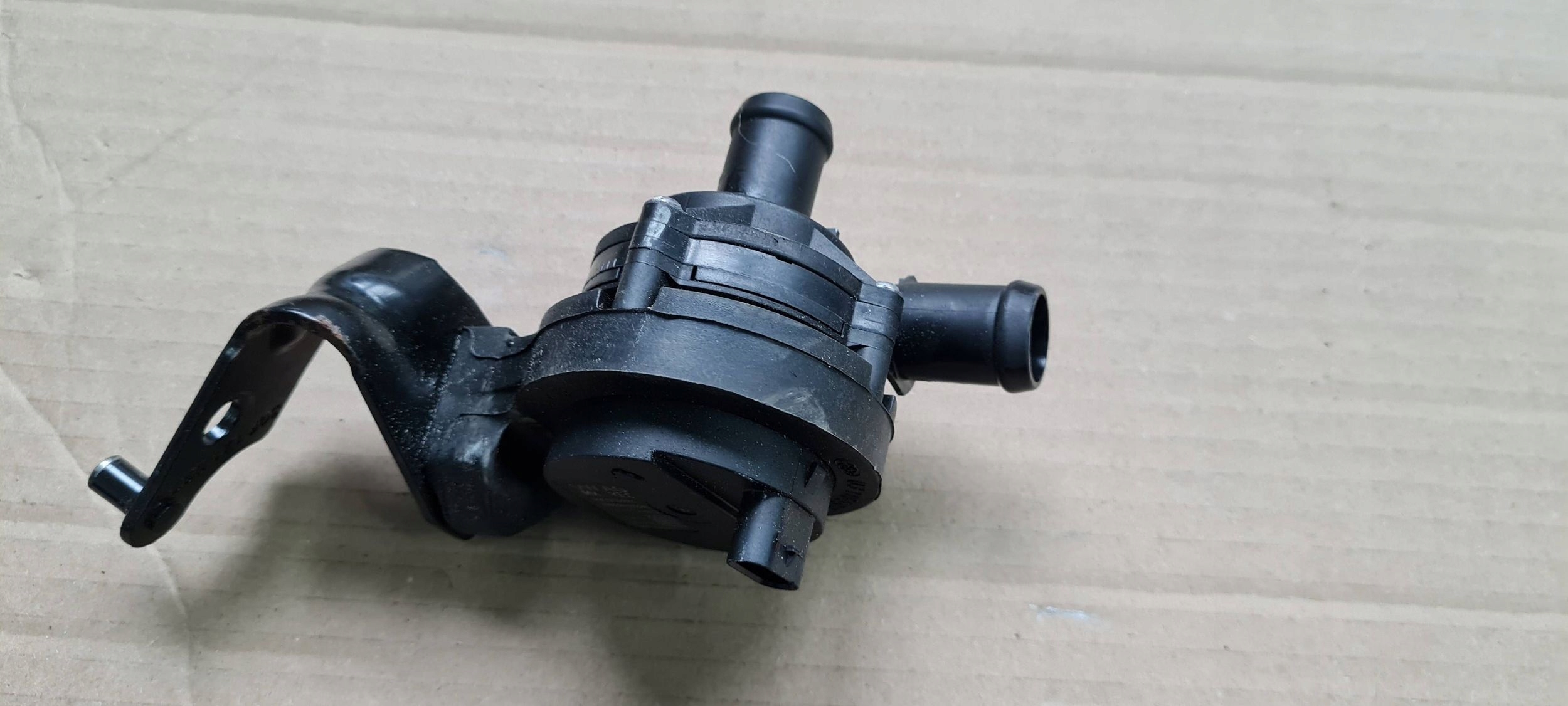 Q3 83A pumpa cirkulacije vode 2.0 TFSI 3QF121599C VW AUDI