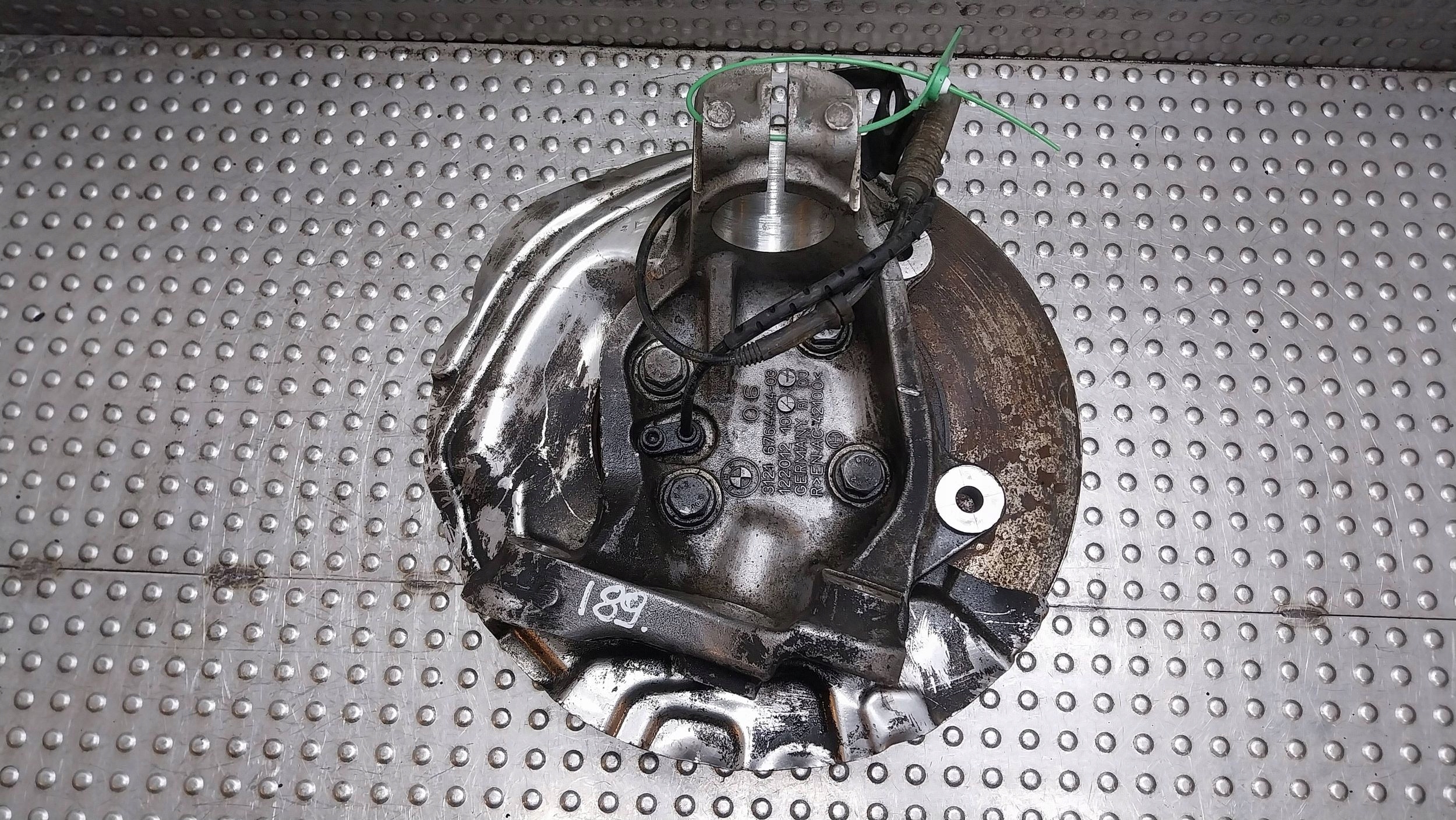 otoč čapu strmeň pravý predok 6764444 BMW E90 E91 E92 E93 E81 E82 E87