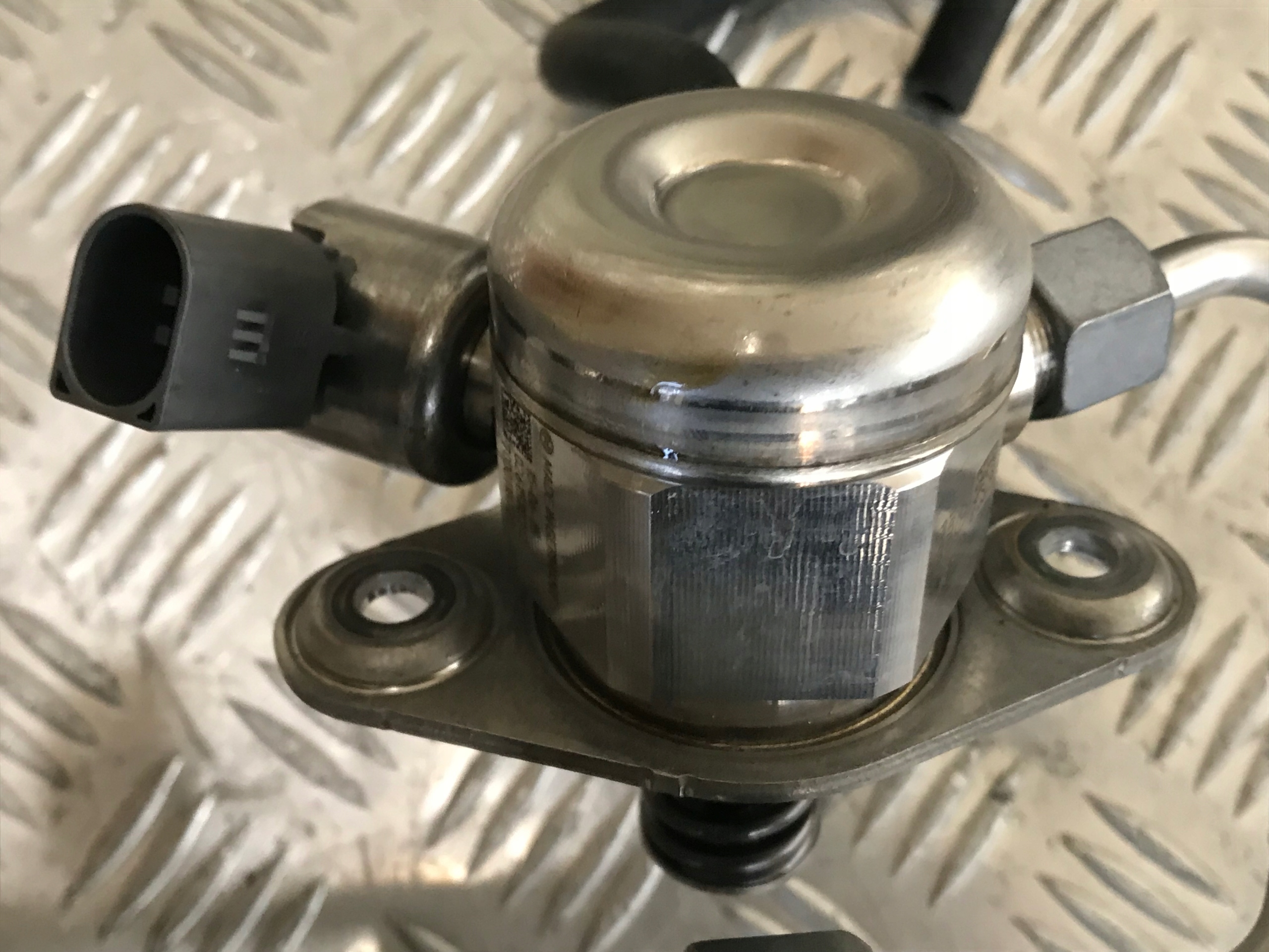 Топливный насос Mercedes-Benz OE 2700700501