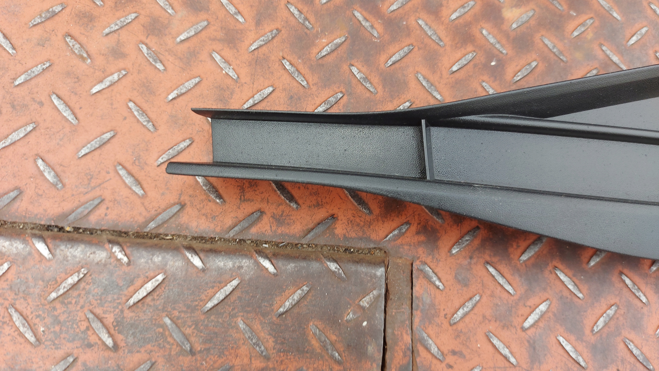 grid of a bumper right right front VW VOLKSWAGEN PASSAT B8 19