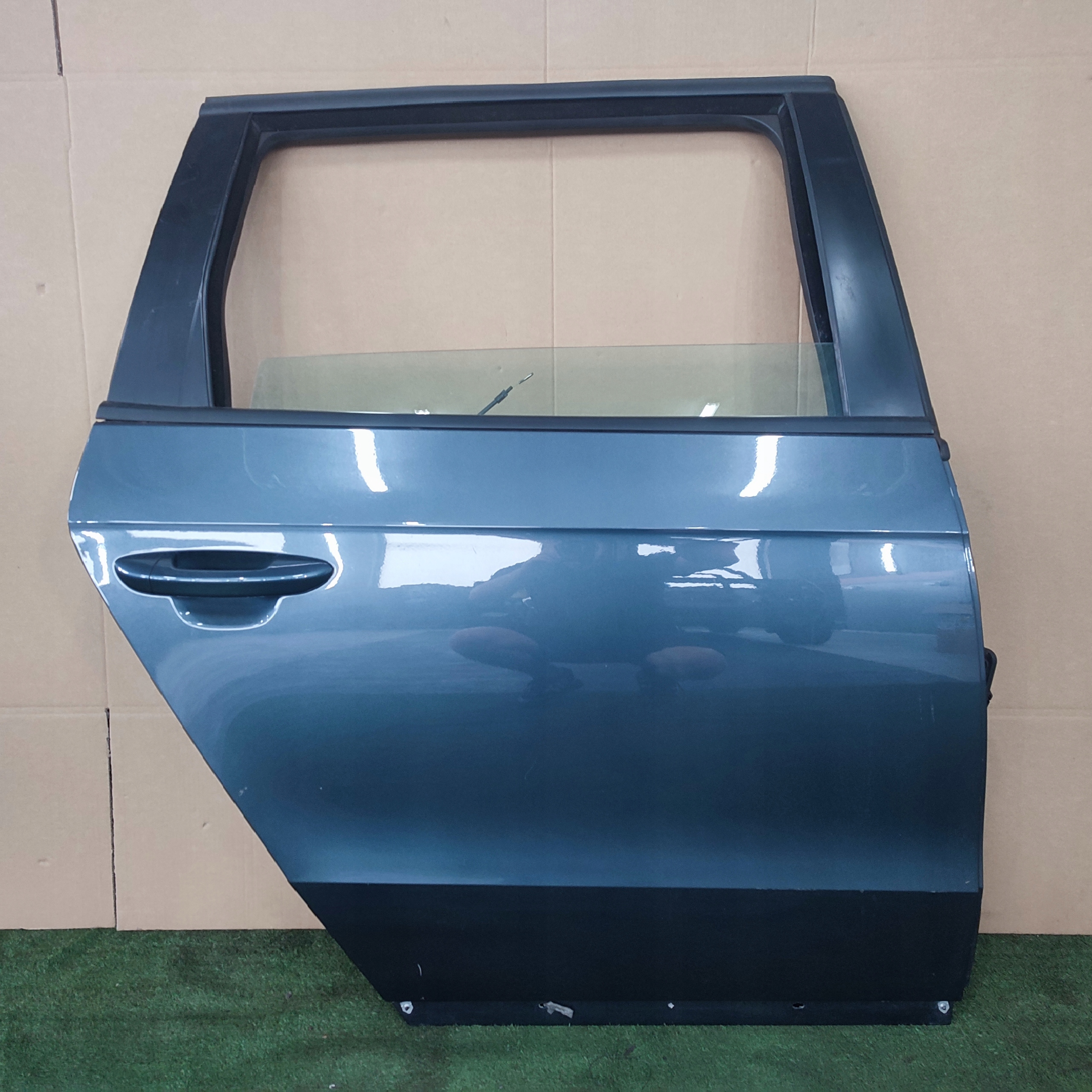 DRZWI PRAWY TYŁ VW PASSAT B7 KOMBI KOMPLETNE