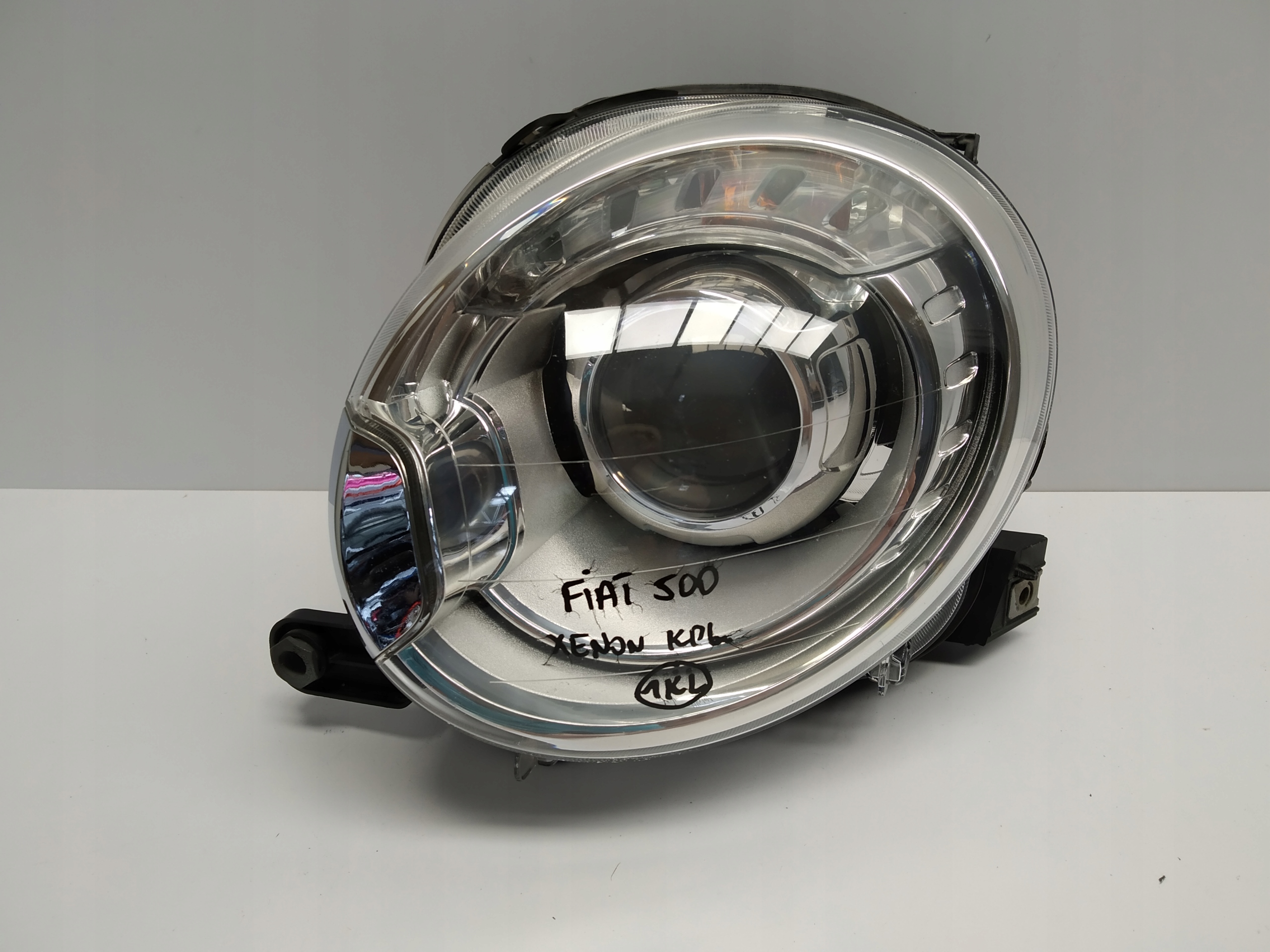 Fiat 500 Abarth reflektor xenon lijevi far prednji dio