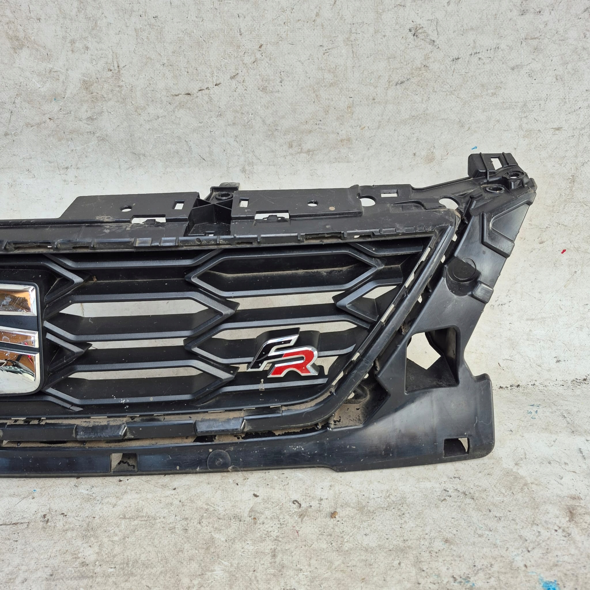 SEAT LEON III 3 FR LIFT 16-20 Grill Grill