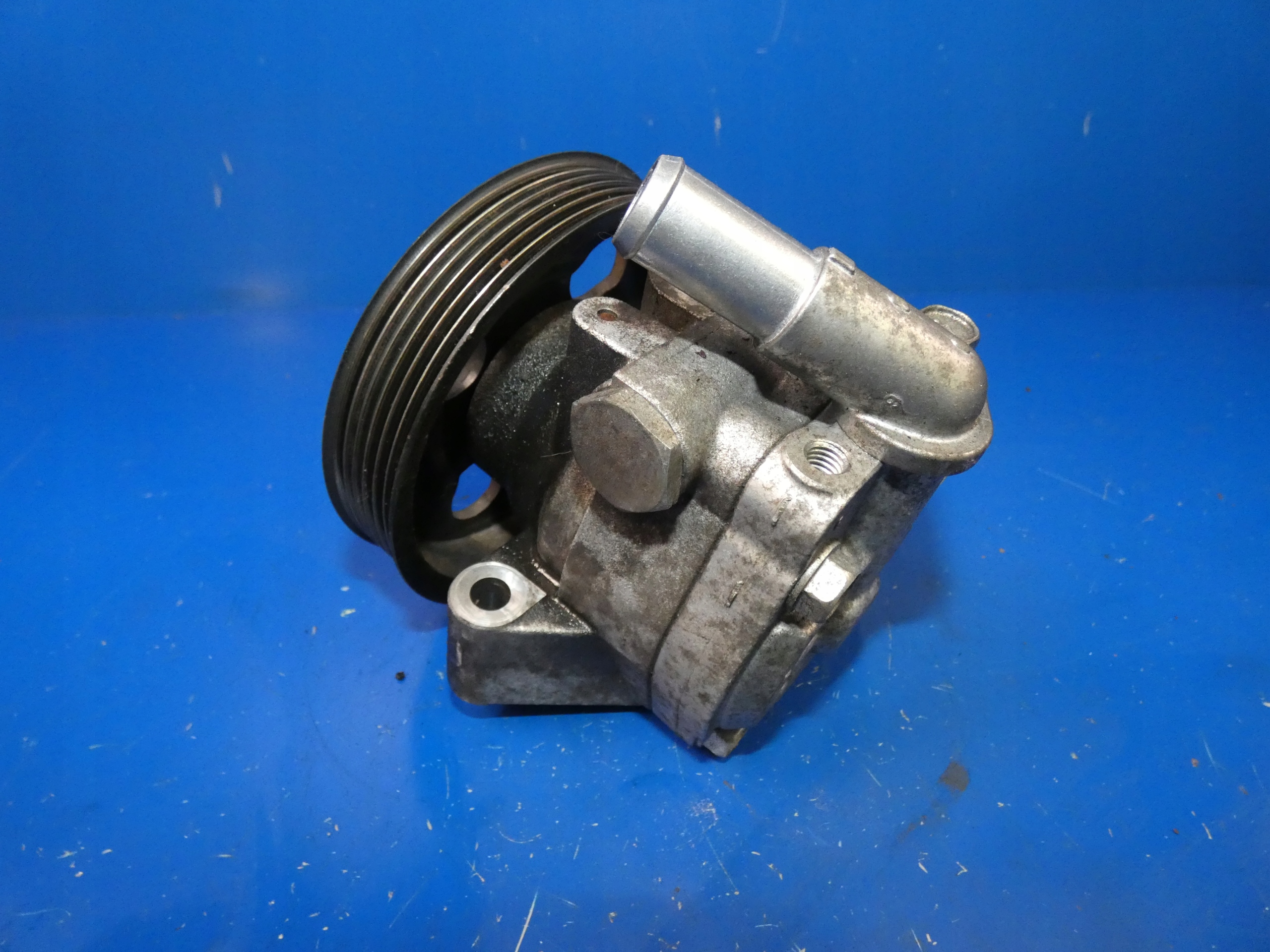 VOLVO V70 III S80 II V50 2.0 D servo pump