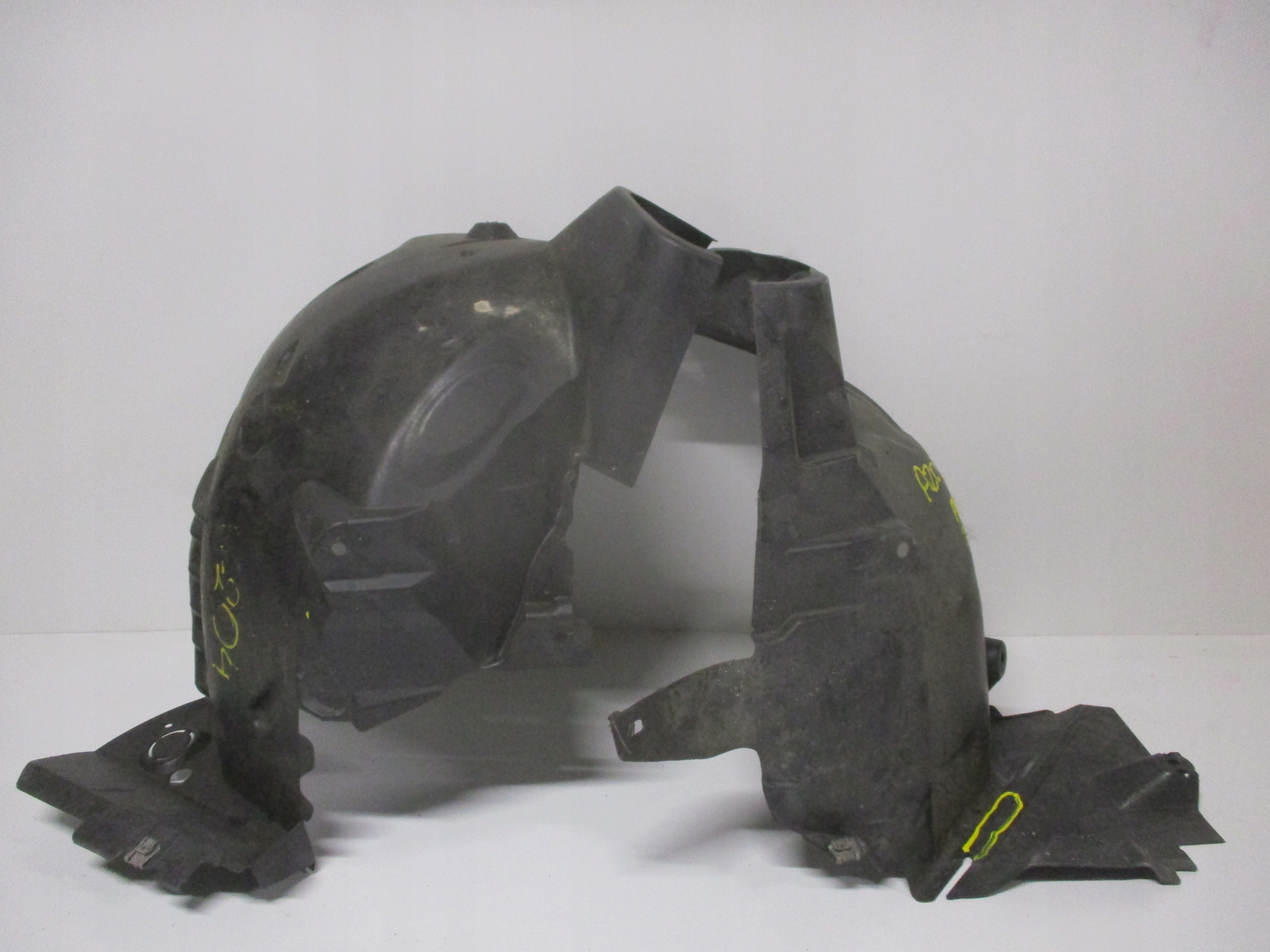 mudguard MERCEDES C-KLASA 204 A2046984030 right