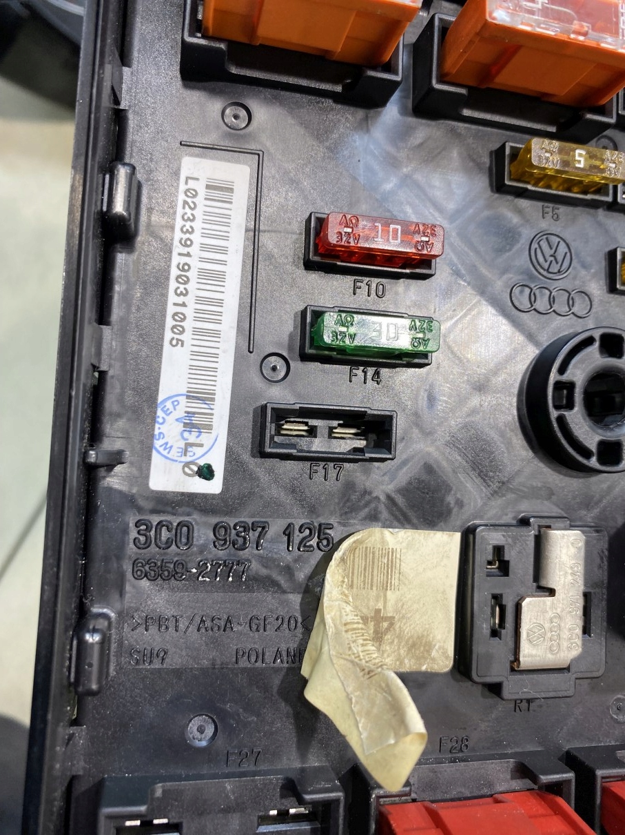 Module fusibles PASSAT B6 2.0 TDI 16V 3C0937125
